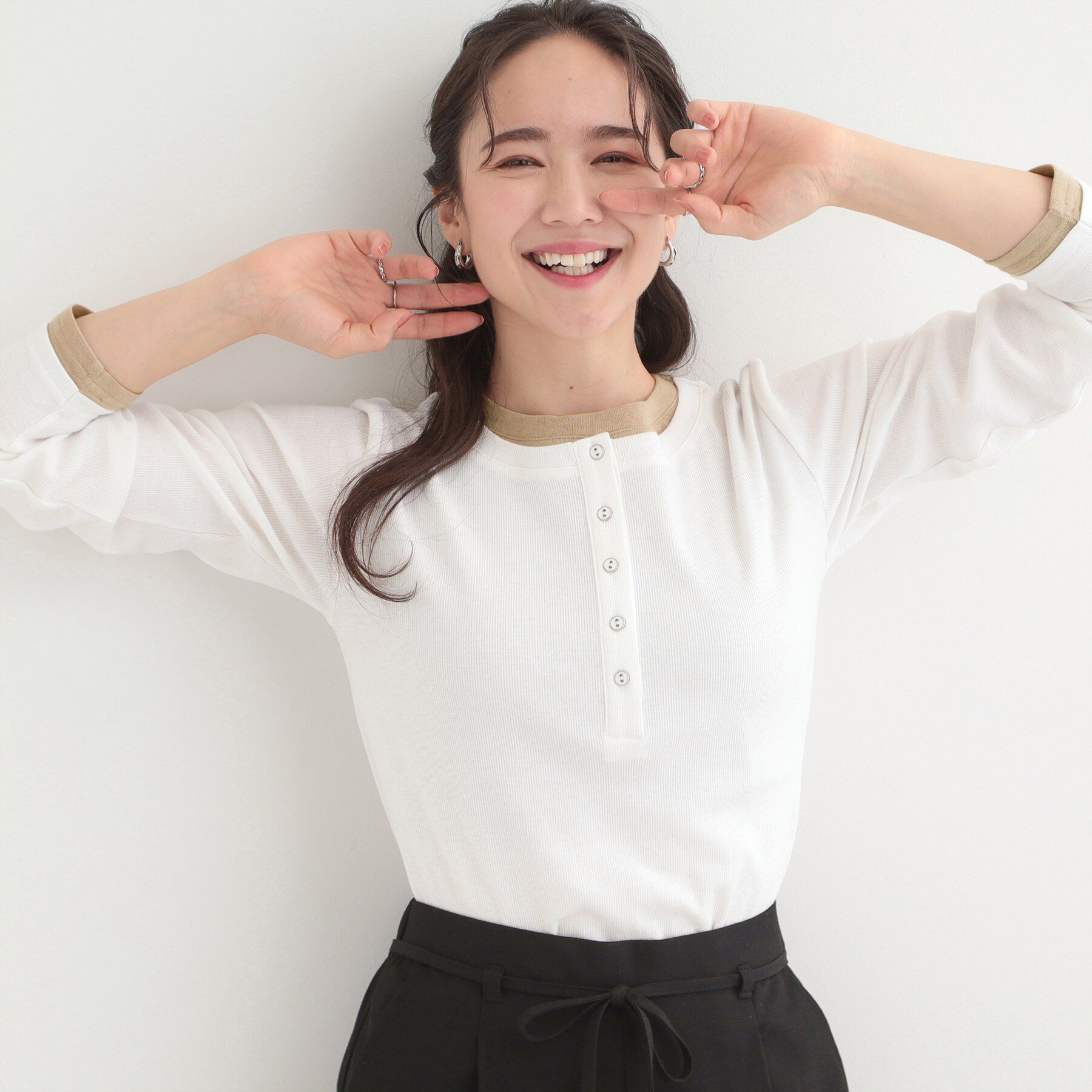 SHOO･LA･RUE「【洗濯機可/S-LL】1枚でサマ見え レイヤード風配色 ヘンリーネックロンT」|Tシャツ・カットソー|オフホワイト(003