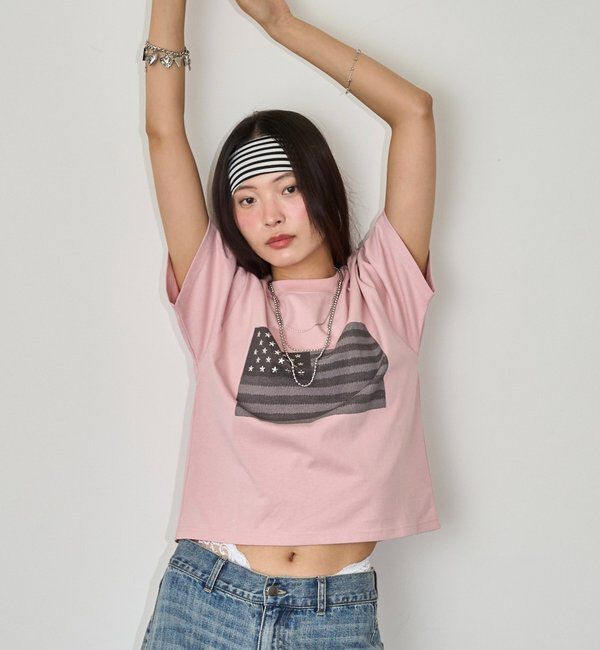  「【UNISEX】KOOKY'N スタースタッズフラッググラフィックTEE」|Tシャツ・カットソー|