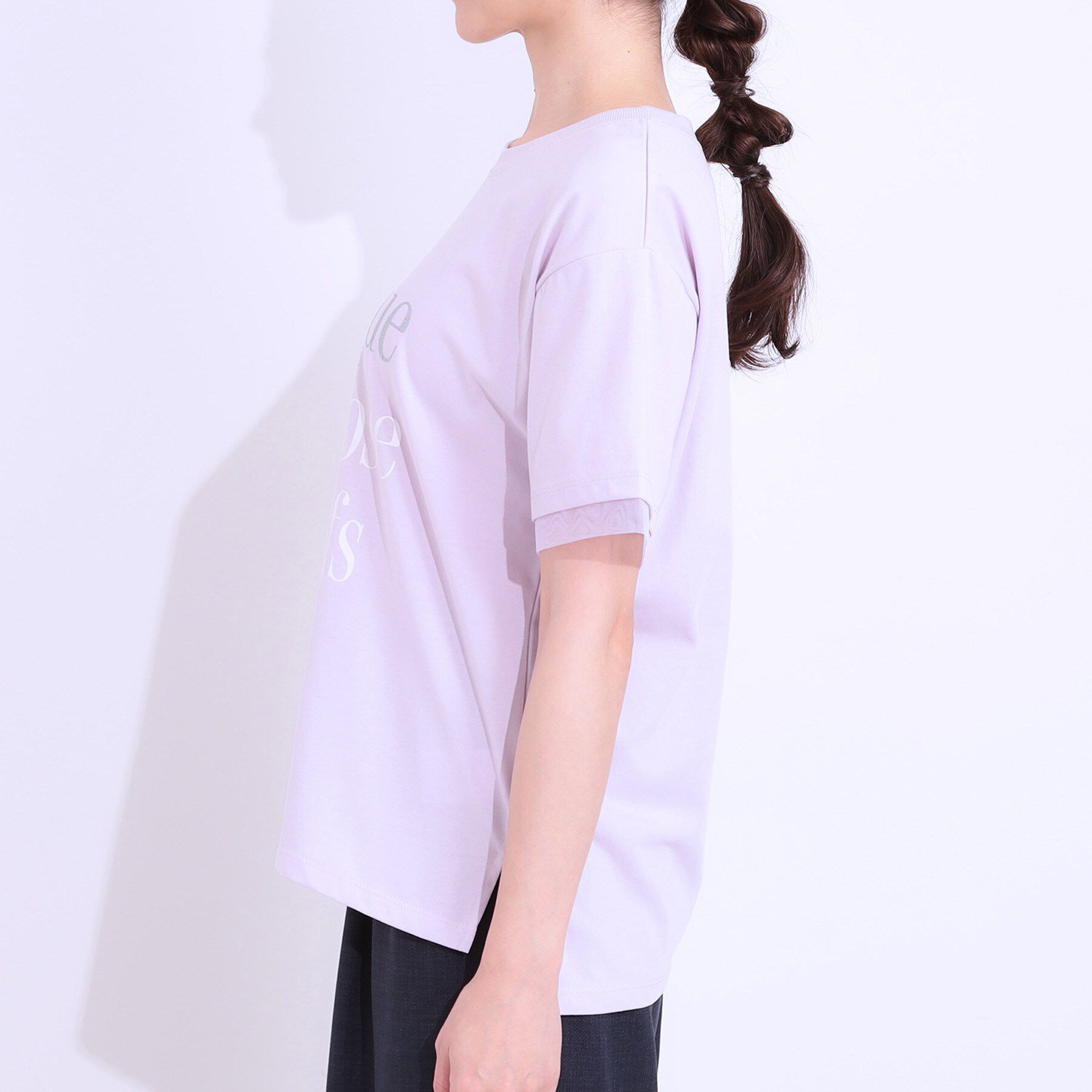 SHOO･LA･RUE「【ひんやり/UVカット】選べる3柄 お袖チュールで差をつける ロゴプリントTシャツ」|Tシャツ・カットソー|