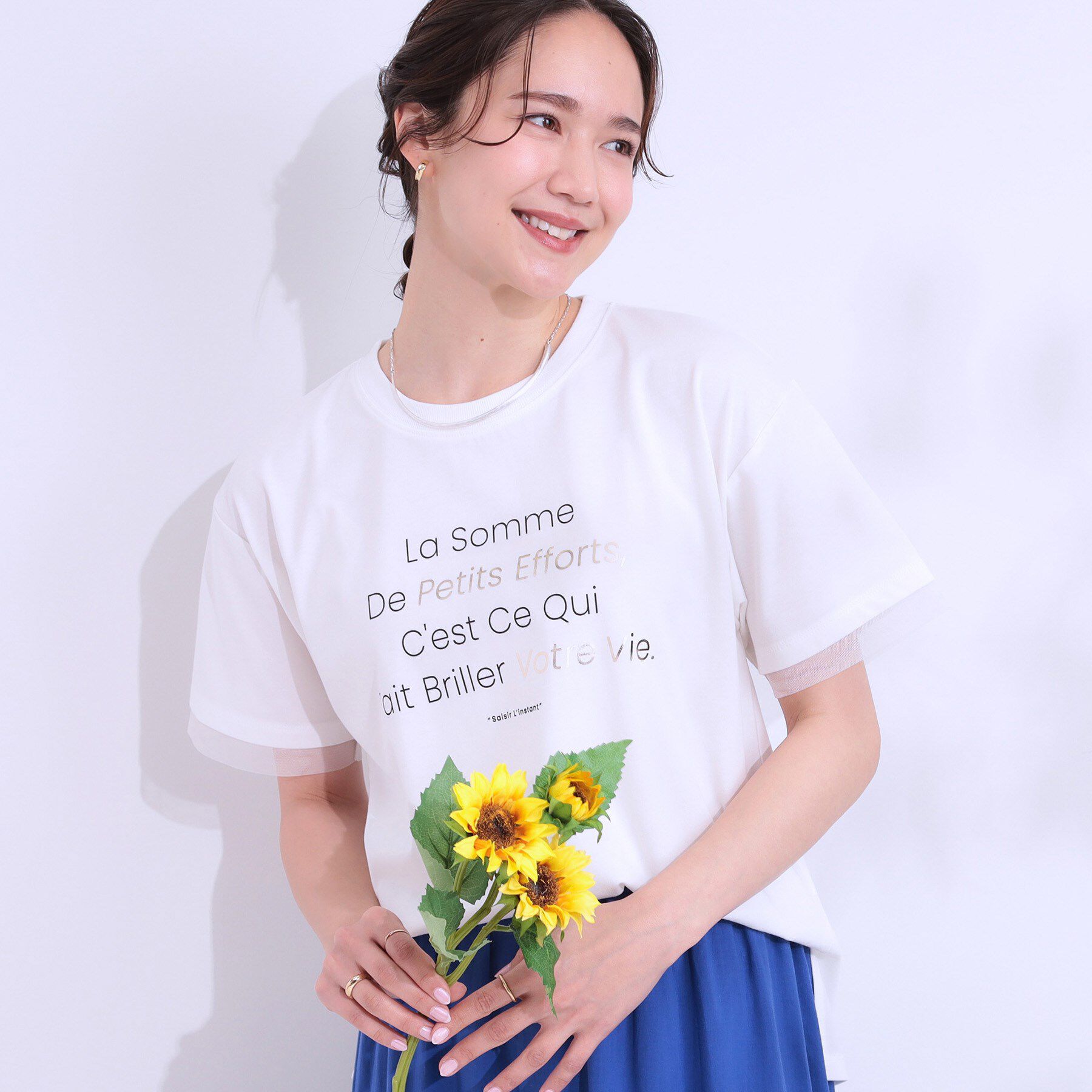 SHOO･LA･RUE「【ひんやり/UVカット】選べる3柄 お袖チュールで差をつける ロゴプリントTシャツ」|Tシャツ・カットソー|オフホワイト(503