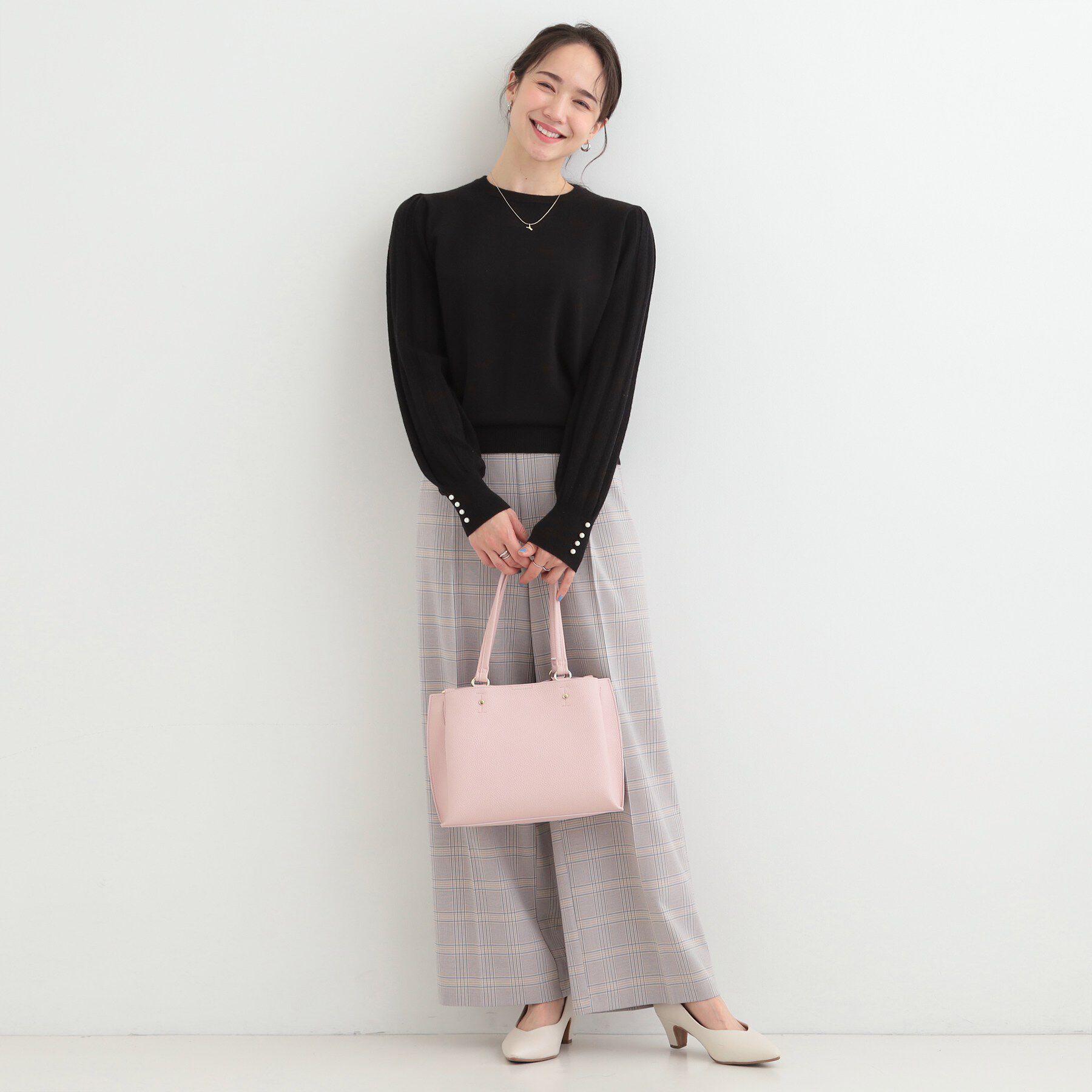 SHOO･LA･RUE「【洗濯機可/S-LL】手元美しく パールボタン&お袖編み柄切り替えニット」|ニット・セーター|