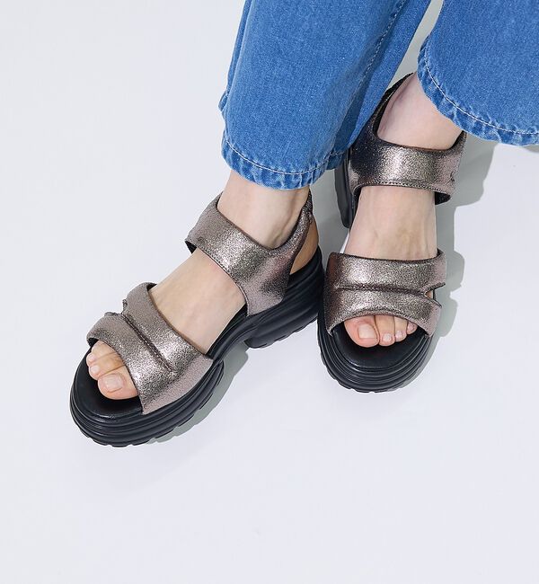 AU BANNISTER「【販売店舗限定】パフィクッションサンダル」|サンダル|シルバー