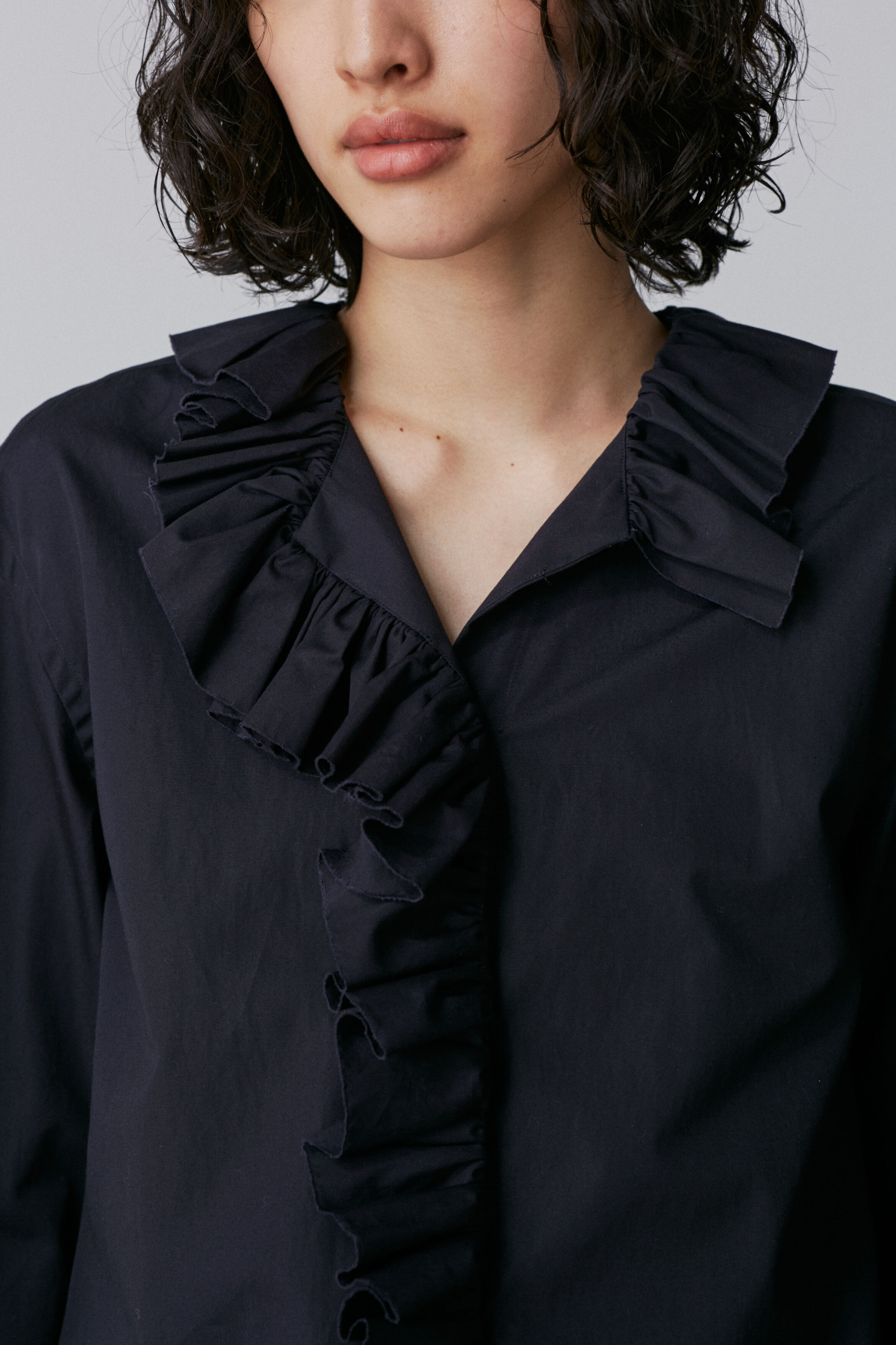 YLEVE 「YLEVE / BOURRIENNE  COTTON TYPEWRITER RUFFLE BLOUSE」|シャツ・ブラウス|