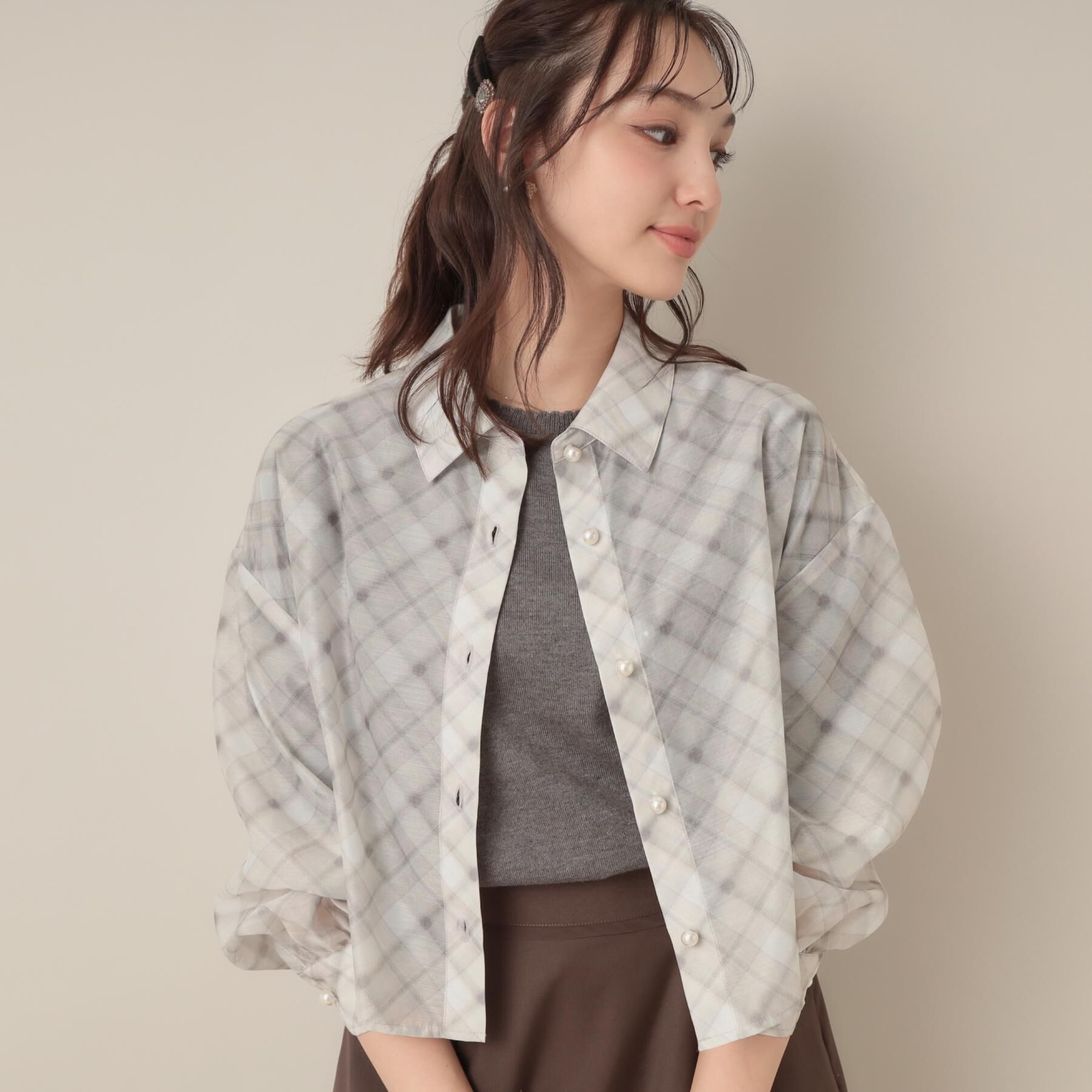 Couture broach「【洗える・秋まで使える】パール調ボタンシアーシャツ」|シャツ・ブラウス|