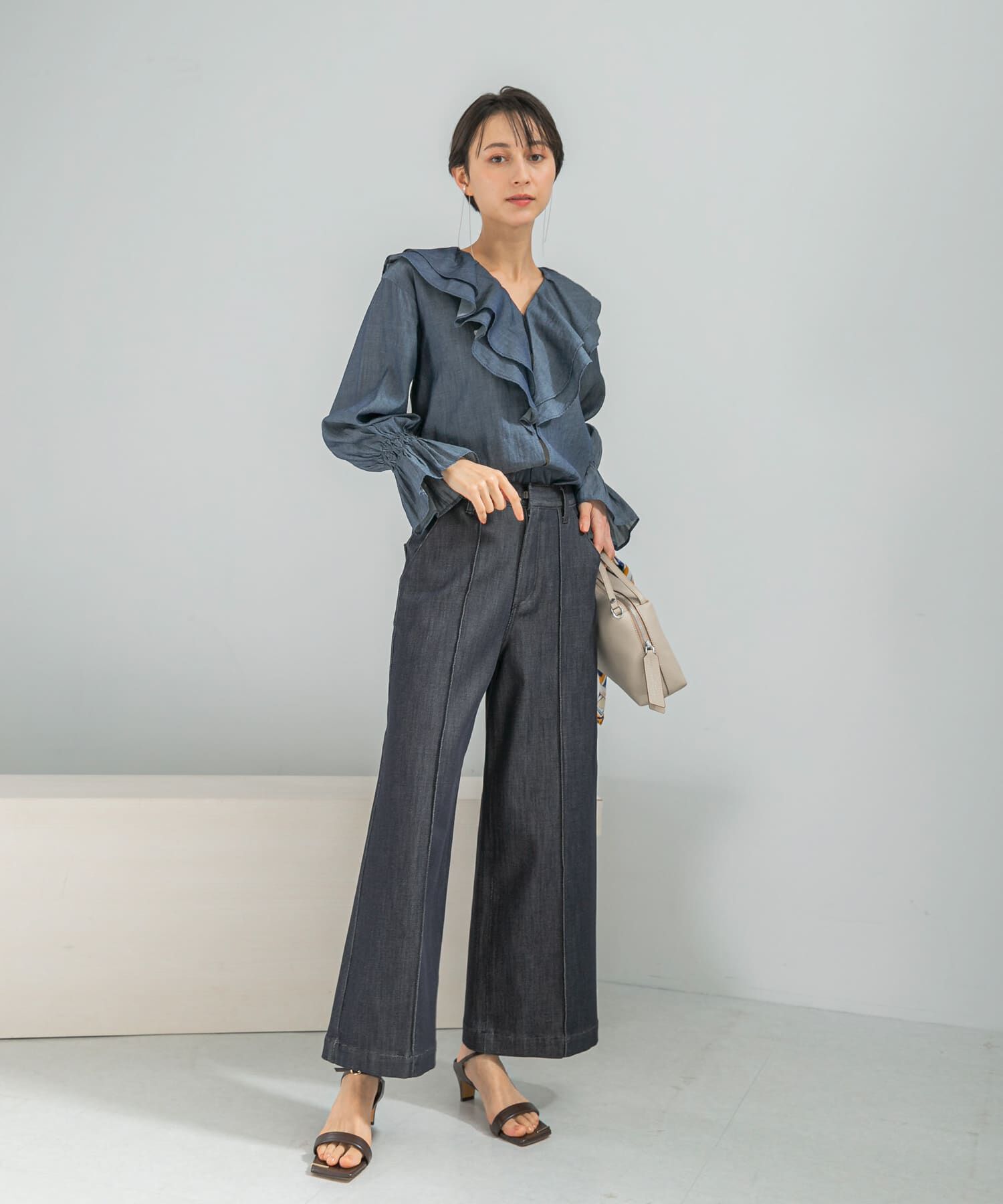 URBAN RESEARCH ROSSO「ピンタックストレッチワイドデニムパンツ」|デニム|