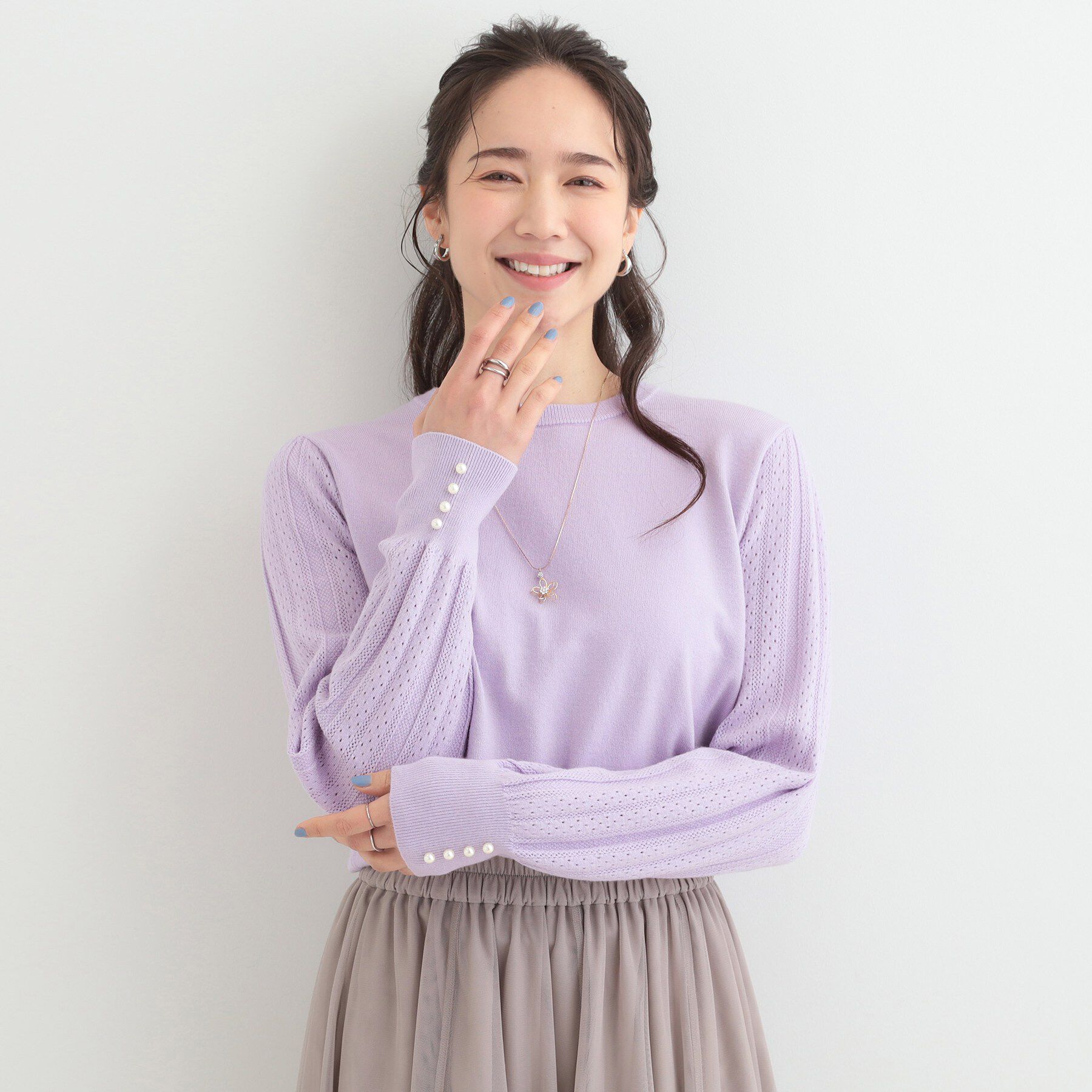 SHOO･LA･RUE「【洗濯機可/S-LL】手元美しく パールボタン&お袖編み柄切り替えニット」|ニット・セーター|
