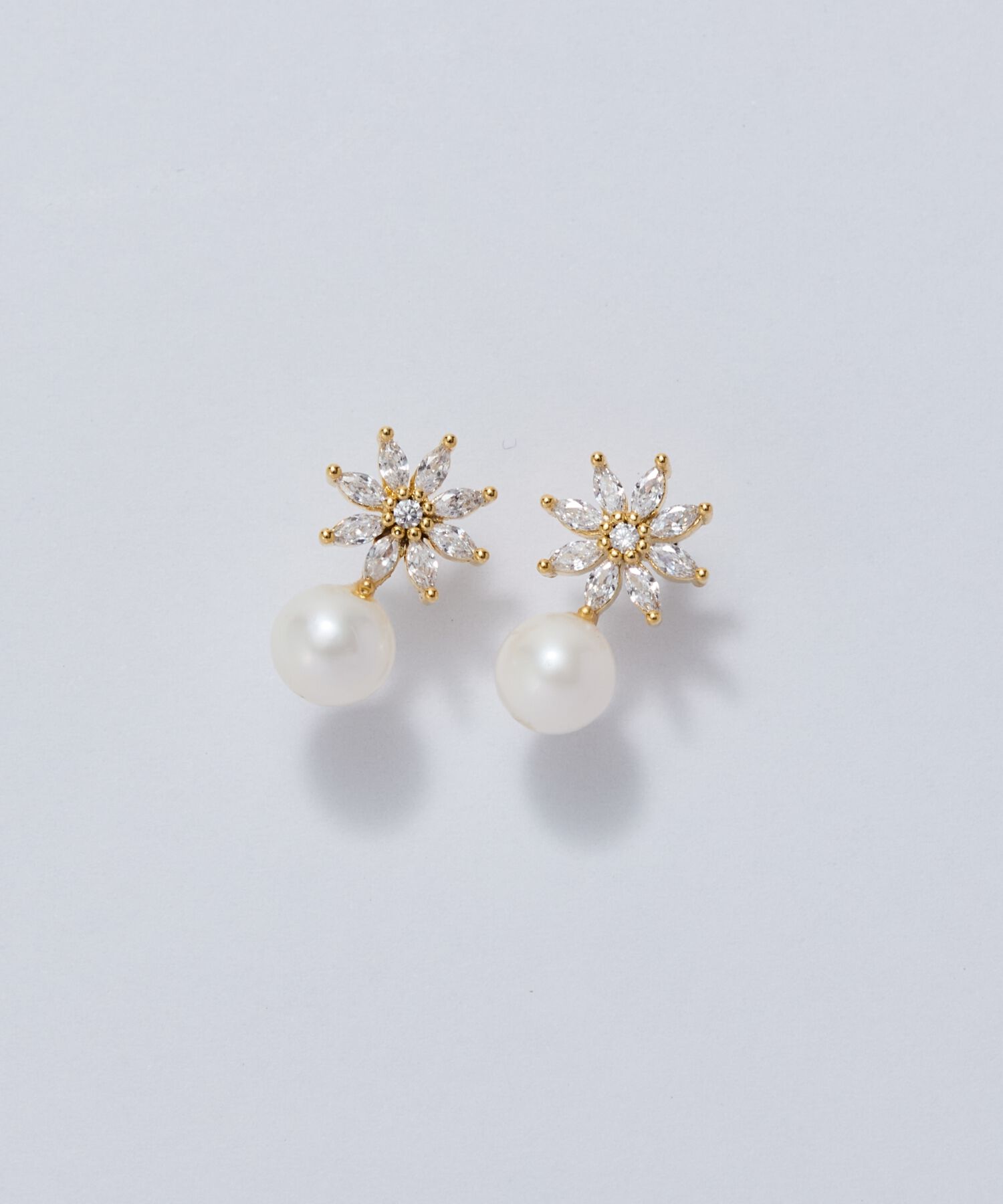 Phoebe「クリスタルペタルパールピアス」|ピアス|