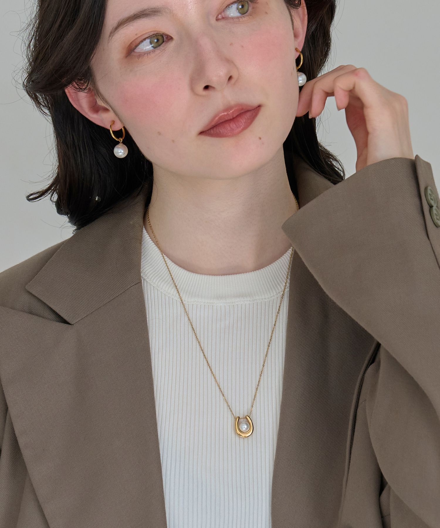Phoebe「【金属アレルギー対応】メタリックパールホースシューネックレス　ゴールド　ステンレス/馬蹄/ギフト」|ネックレス|
