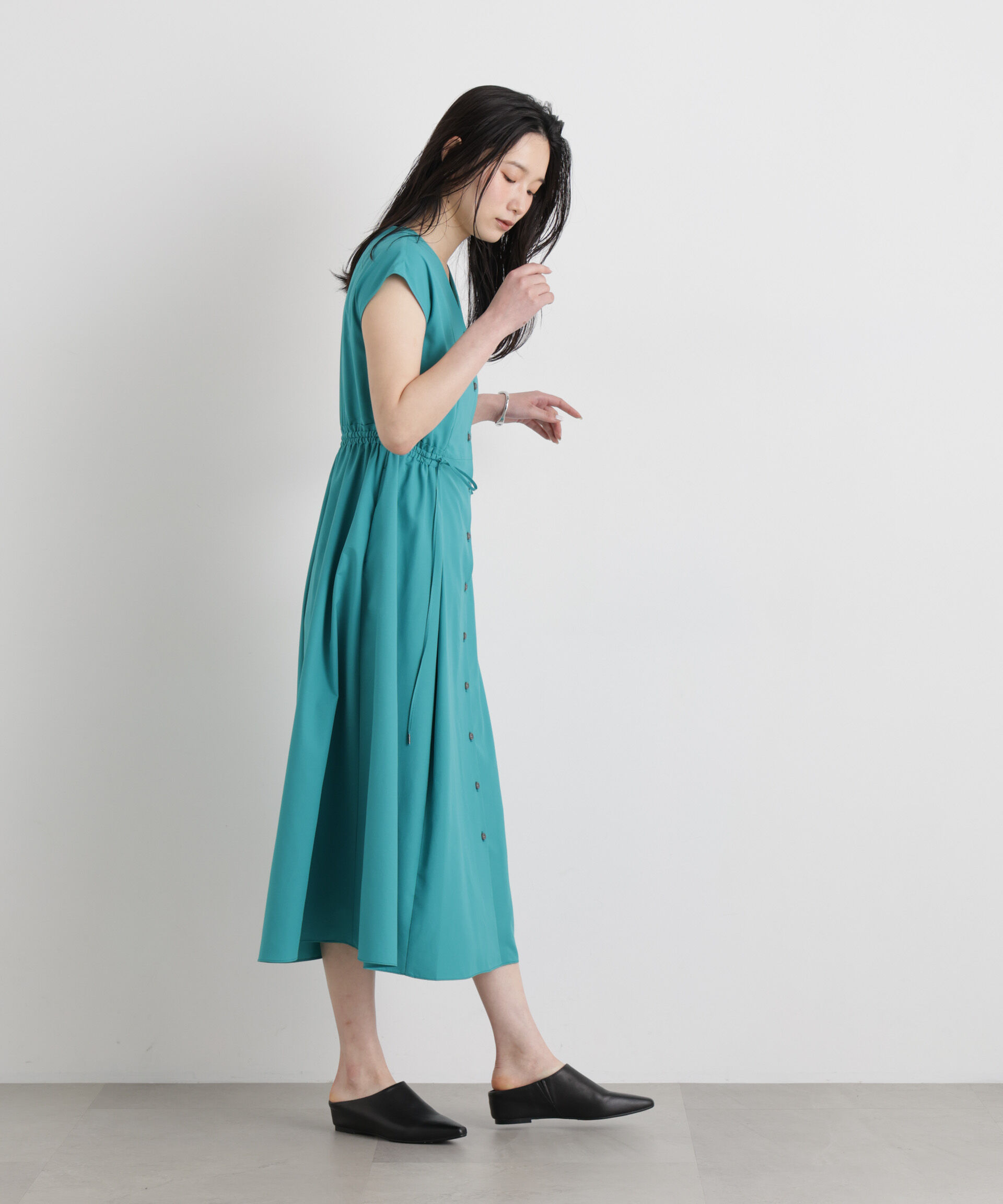 nano･universe「MINOTECH(R)フレンチスリーブVネックフレアワンピース」|ワンピース|