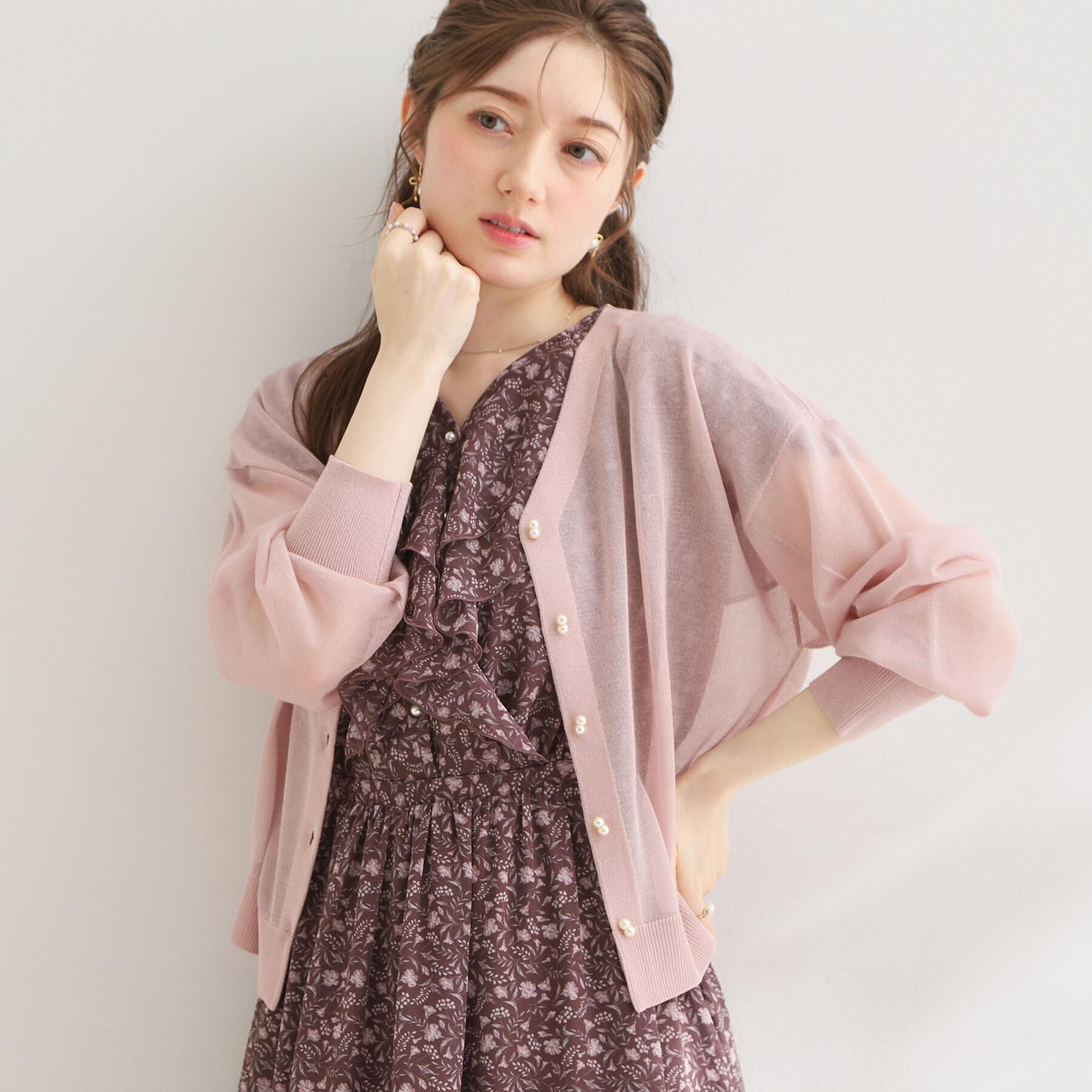 Couture broach「【洗える・パール調釦】LEVITA シアーカーディガン」|カーディガン|