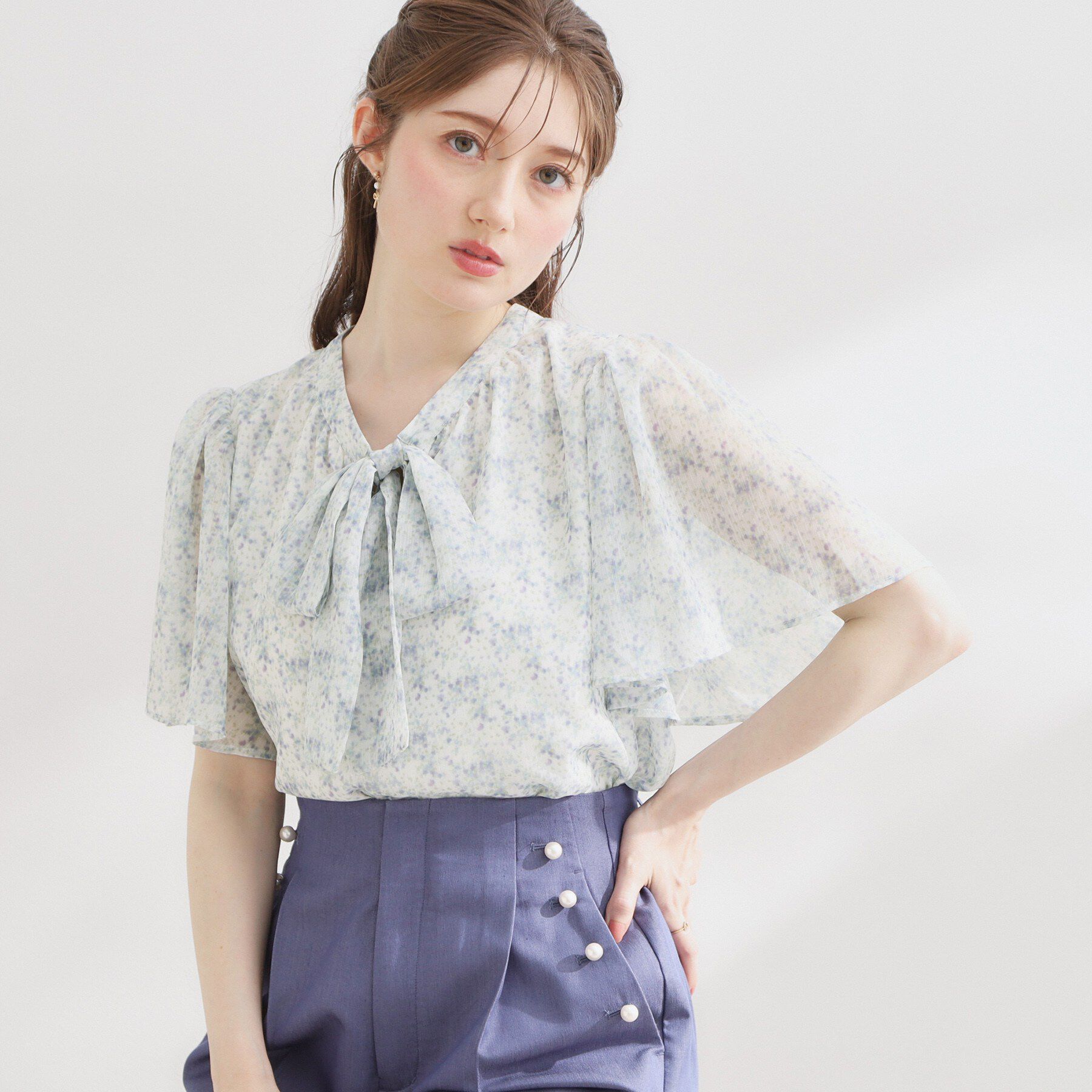 Couture broach「モザイクフラワープリントブラウス」|シャツ・ブラウス|ブルー(192)