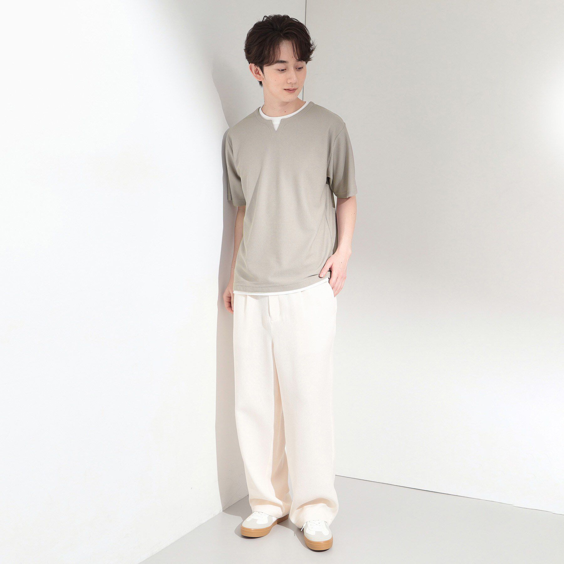 THE SHOP TK「【一枚でコーディネートが完成！】レイヤード風 キーネック 半袖Tシャツ 洗濯機OK」|Tシャツ・カットソー|