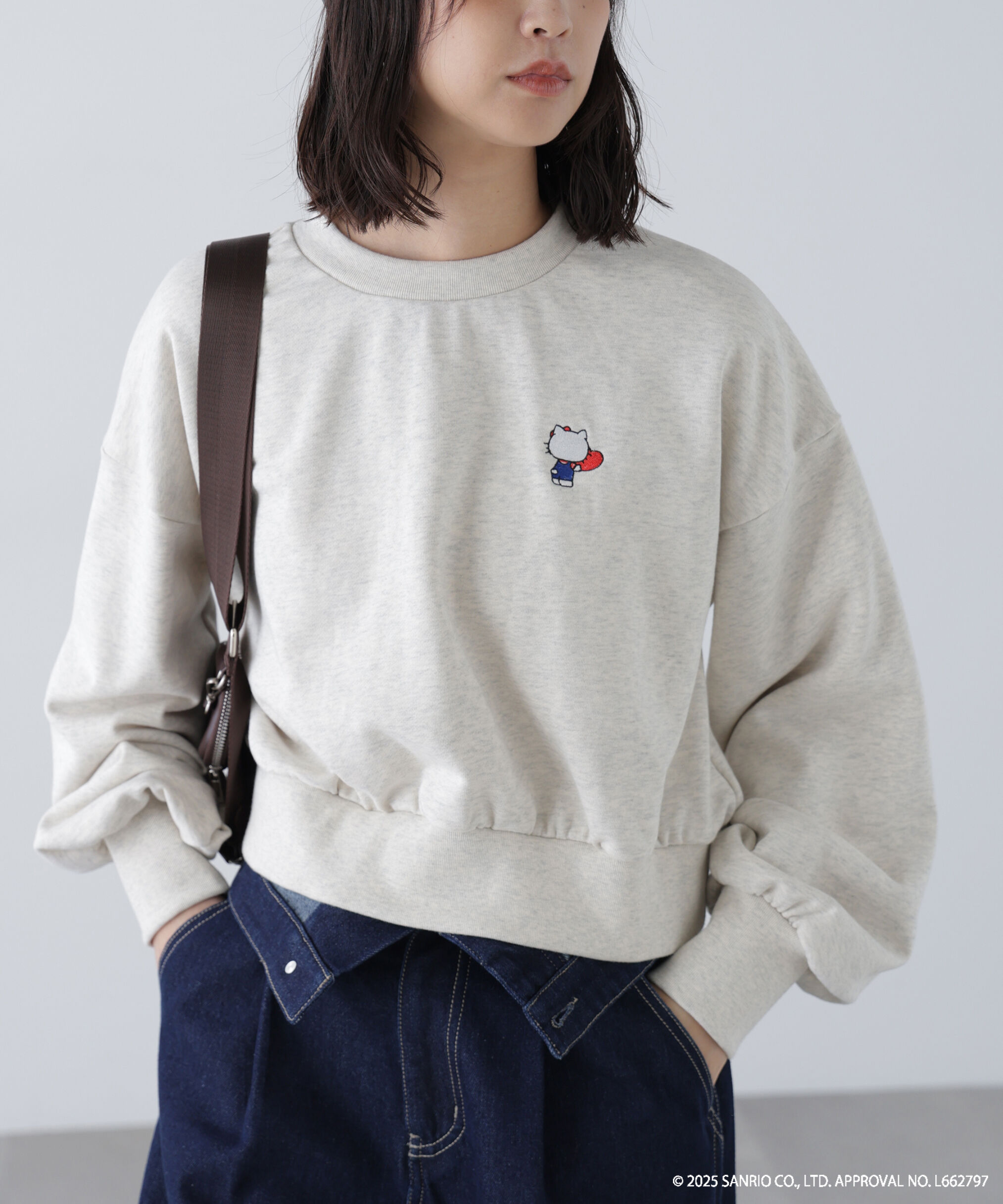  「ｻﾝﾘｵｷｬﾗｸﾀｰｽﾞｺﾗﾎﾞ SHORT SWEAT ｼｮｰﾄｽｳｪｯﾄ 胸KITTY&times; 」|Tシャツ・カットソー|