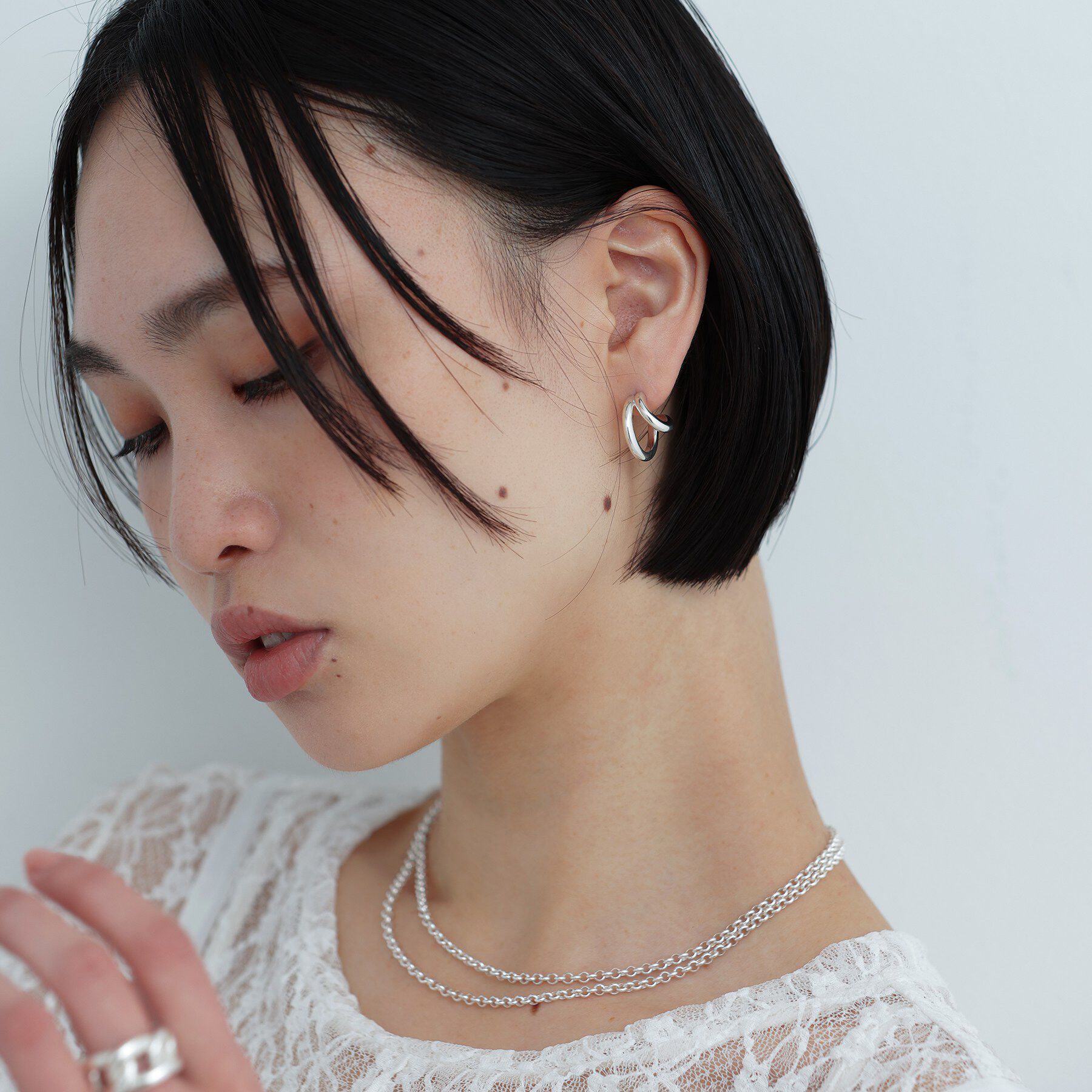COCOSHNIK ONKITSCH「シルバー アシンメトリーフープピアス」|ピアス|