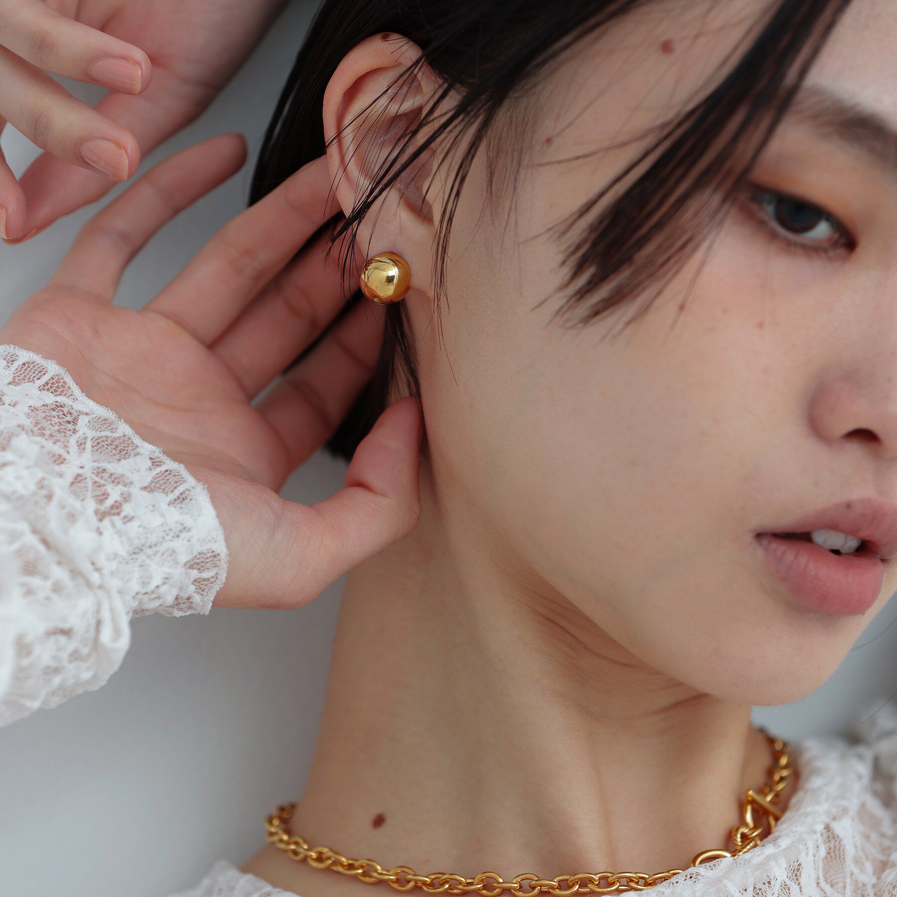 COCOSHNIK ONKITSCH「シルバー コンビカラー ハギーピアス ボールS」|ピアス|