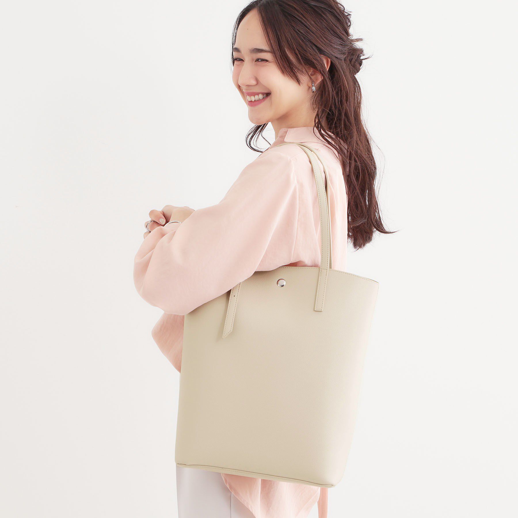 SHOO･LA･RUE「【A4】一枚革風カクシボトートバッグ」|トートバッグ|