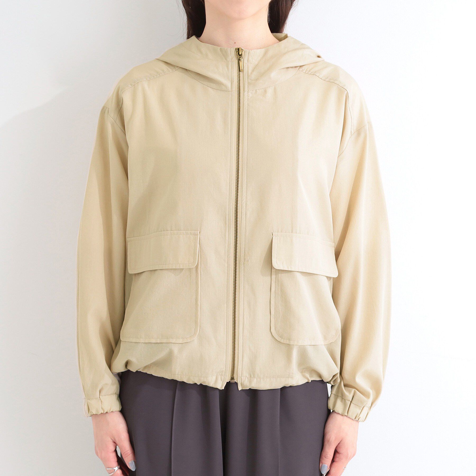 SHOO･LA･RUE「【S-LL/UV】季節の変わり目に ゴールドパーツが上品なフード付きブルゾン」|ブルゾン・スタジャン|