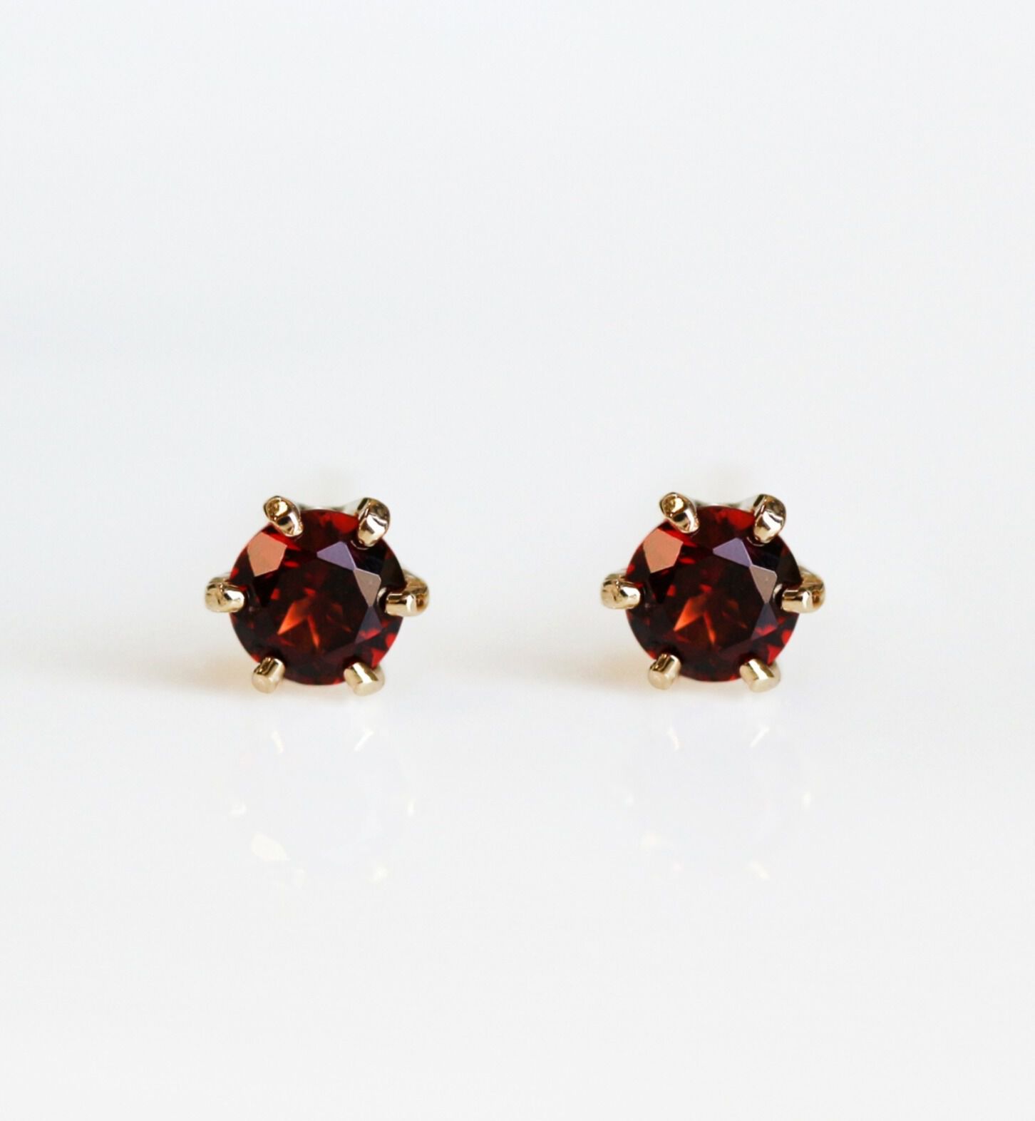  「誕生石 一粒ピアス | K18 」|ピアス|1月 ガーネット
