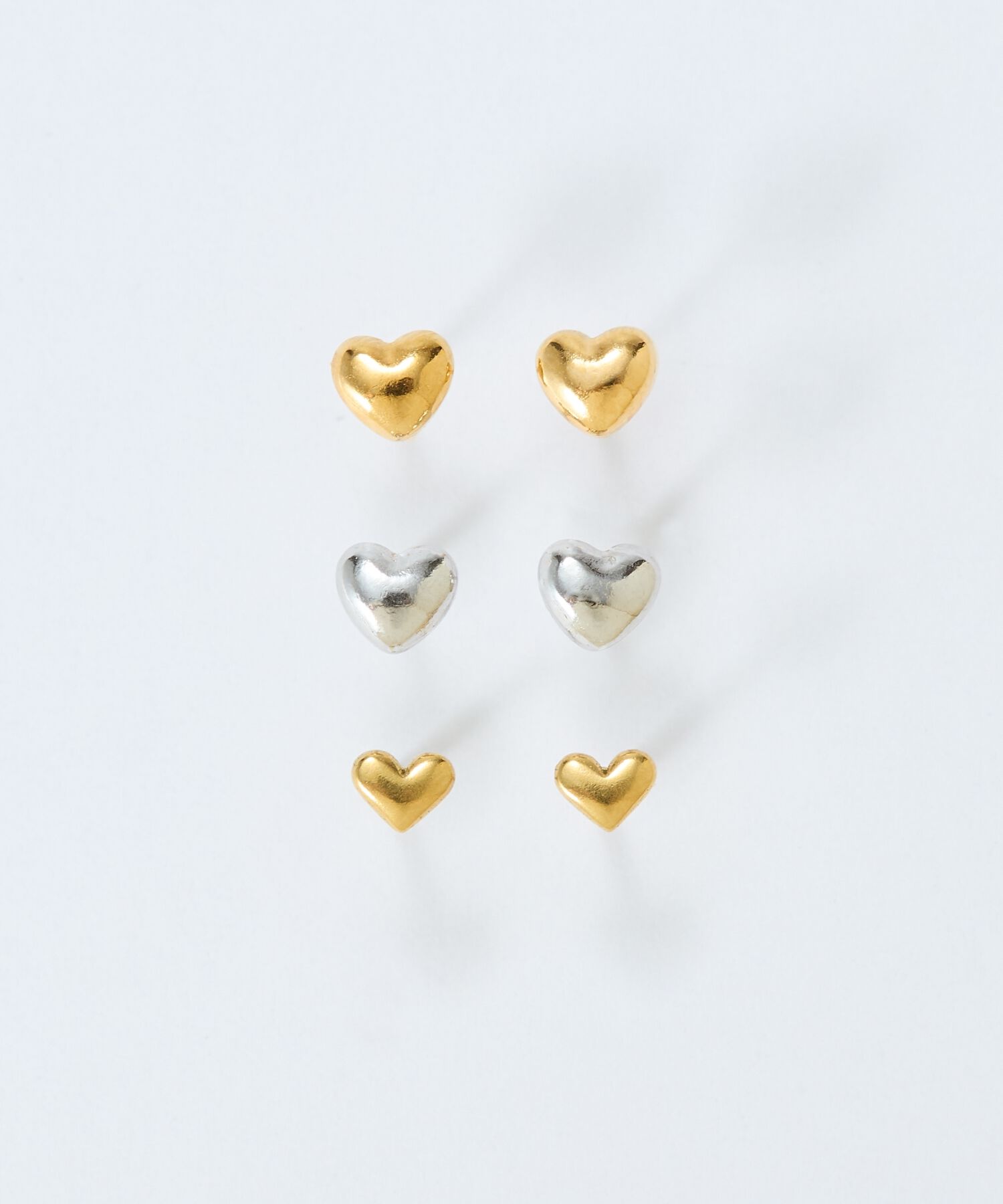 Phoebe「【金属アレルギー対応】パフィーハートピアス　ゴールド/サージカルステンレス」|ピアス|