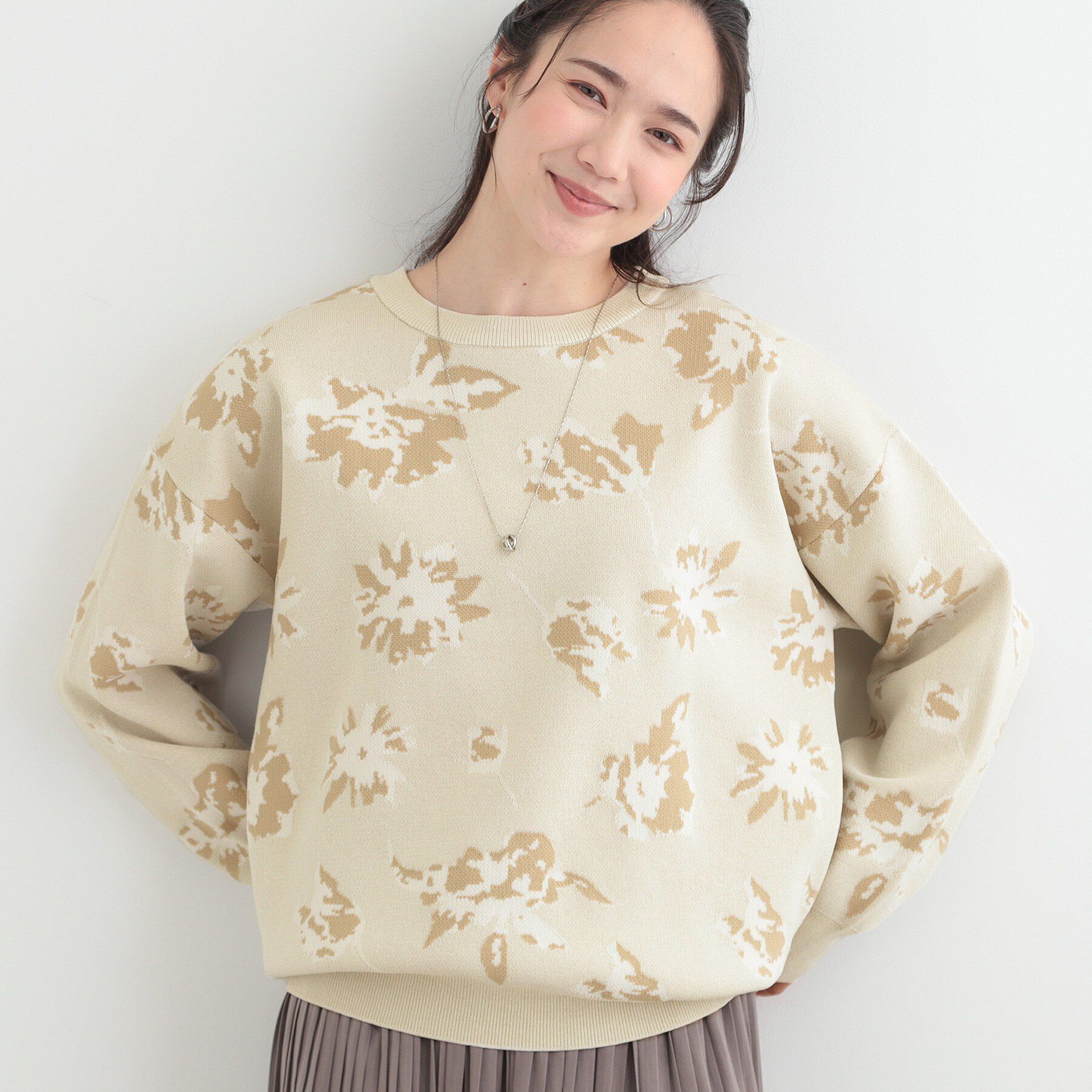 SHOO･LA･RUE「【洗濯機可/S-LL】ゆるシルエット 甘すぎない　大人の花柄もちもちニット」|ニット・セーター|ピンクベージュ(75