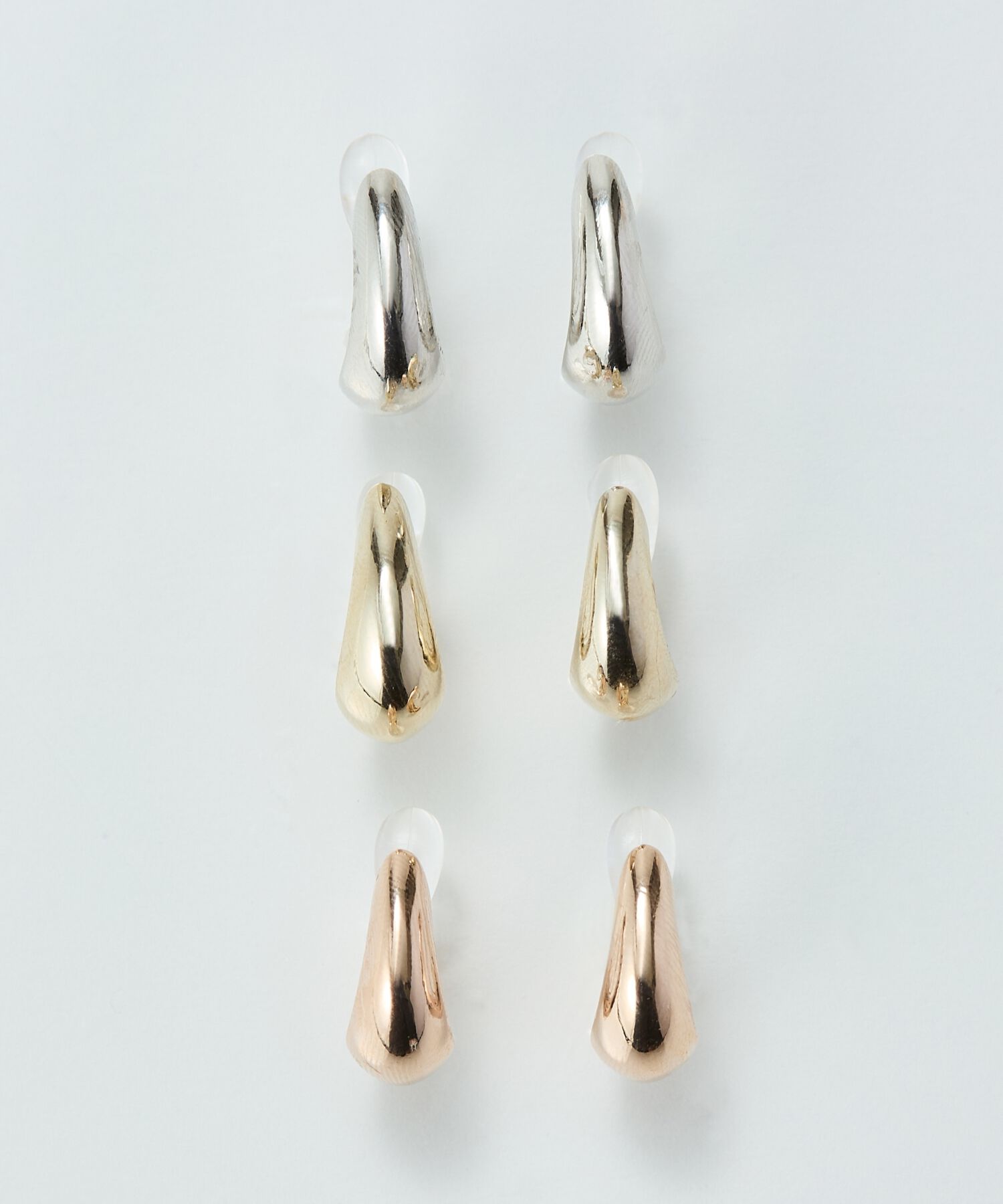 Phoebe「【金属アレルギー対応/痛くないシリーズ】プックリモードループフィットイヤリング　シャンパン」|イヤリング|