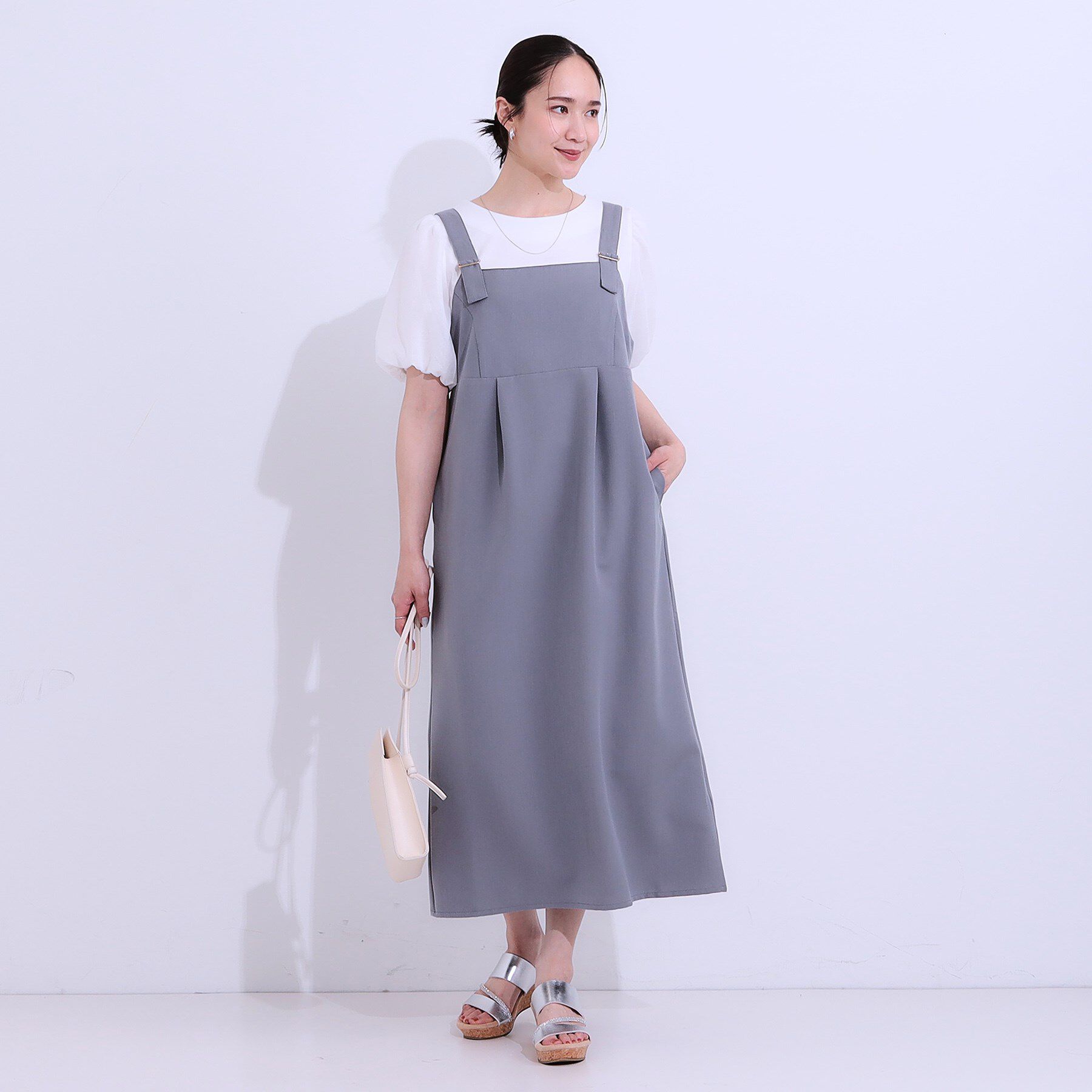 SHOO･LA･RUE「【S-LL/肩紐調整可能】Iラインシルエットですっきりと タック切替ジャンドレ」|ワンピース|