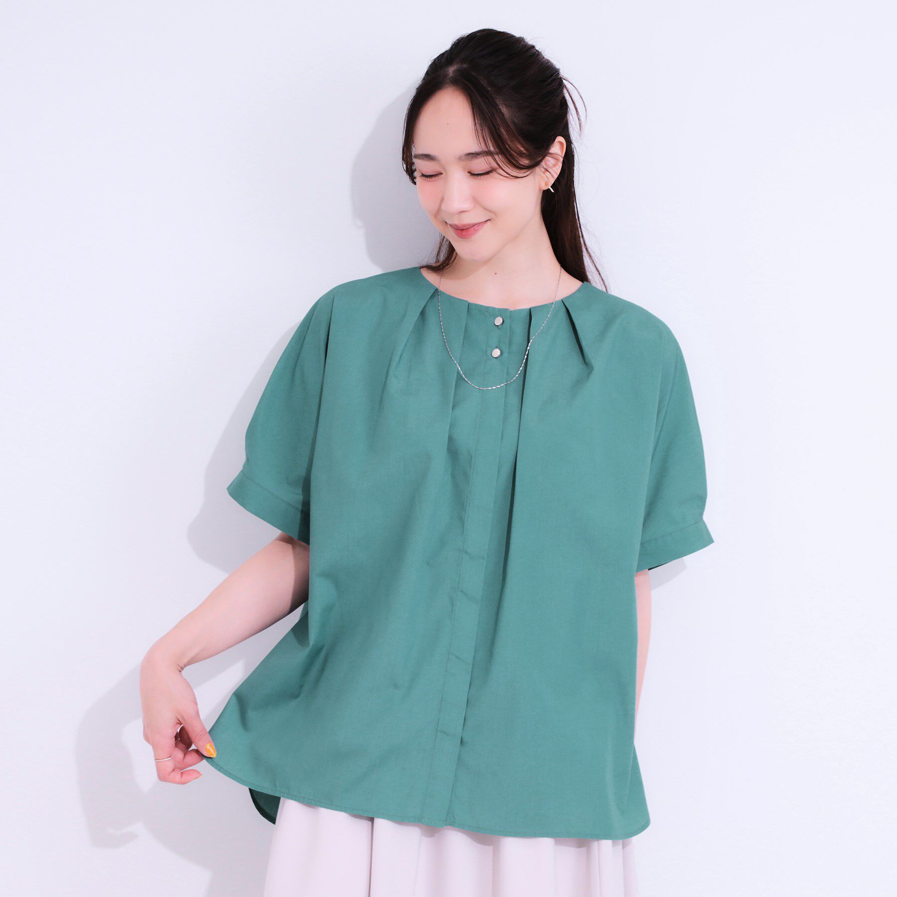 SHOO･LA･RUE「【洗える/S-LL】大人の上品シルエット タックデザイン 5分袖ブラウス」|シャツ・ブラウス|