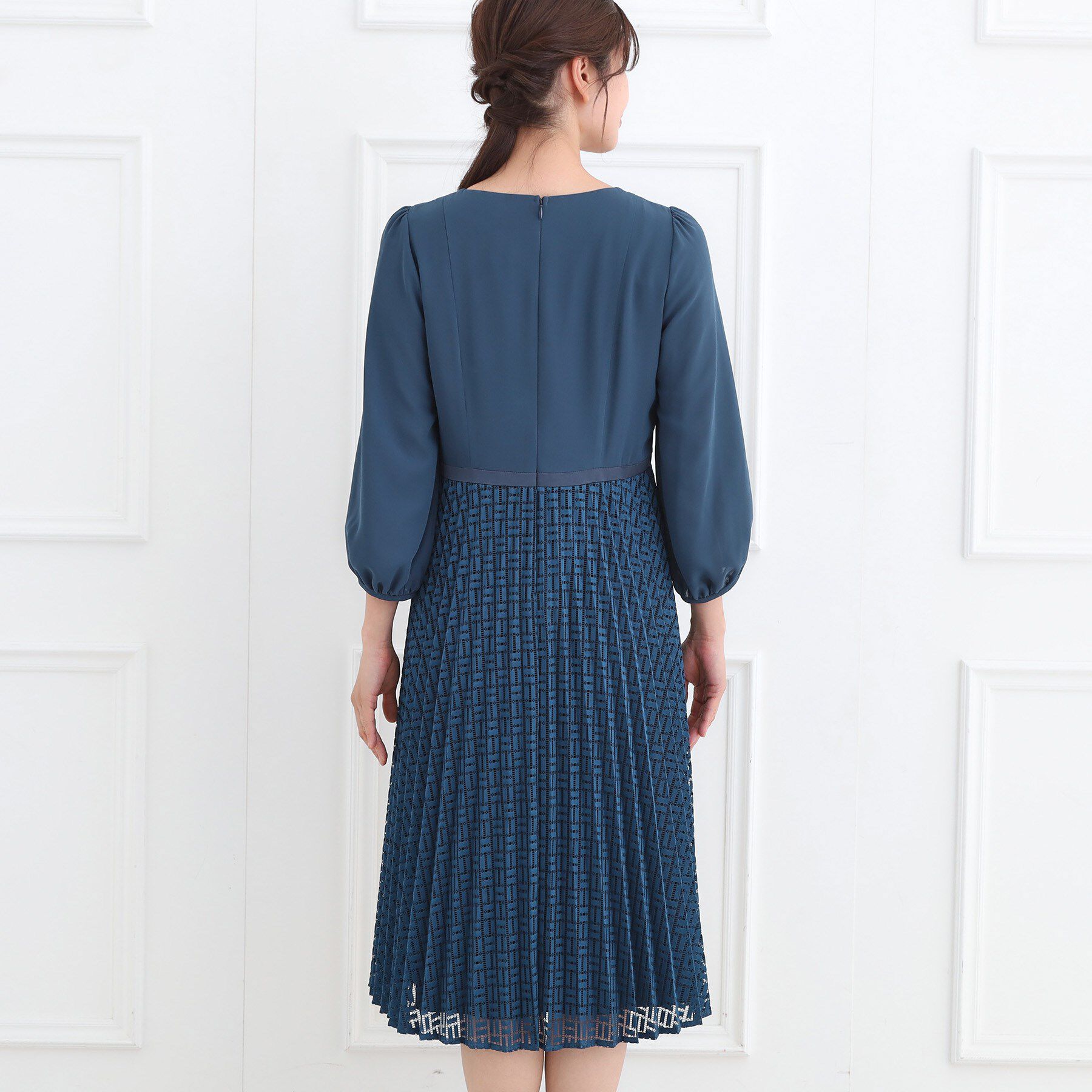 Reflect「【お仕事に◎】シフォン&times;幾何柄レースプリーツワンピース」|ワンピース|