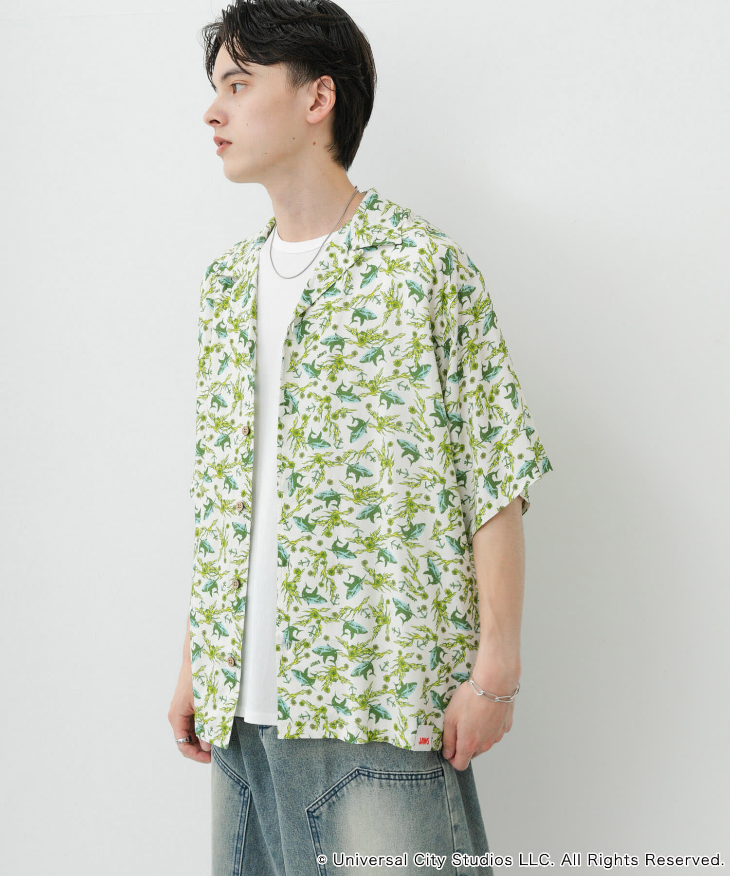 SENSE OF PLACE by URBAN RESEARCH「『別注』JAWS&times;SENSE OF PLACE　総柄オープンカラーシャツ」|シャツ・ブラウス|アイボリー