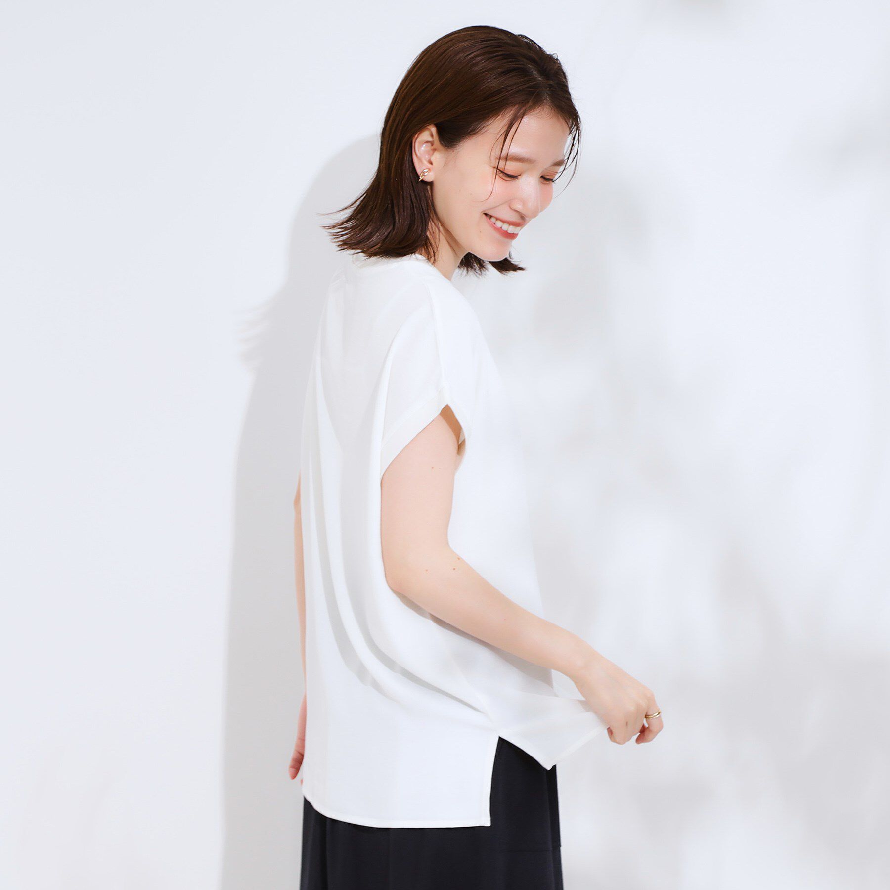SHOO･LA･RUE「【S-LL/ひんやり/洗濯後しわになりにくい】程よいシアー感 ロゴTシャツブラウス」|シャツ・ブラウス|