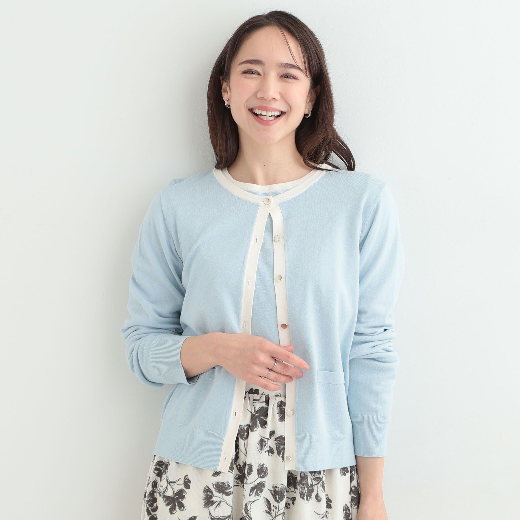 SHOO･LA･RUE「【洗濯機可/S-LL/アンサンブル可】パールボタンが上品　華やぎ配色カーディガン」|カーディガン|