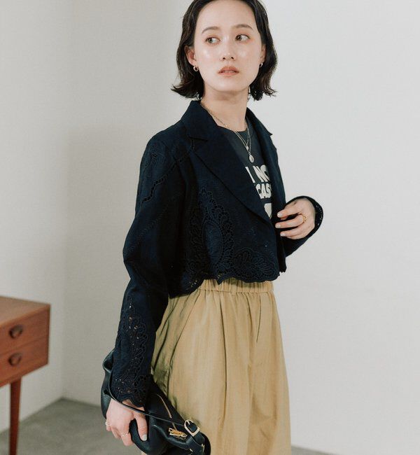  「【繊細なカットワーク刺繍が華やかさを演出】カットワークショートジャケット」|テーラードジャケット|