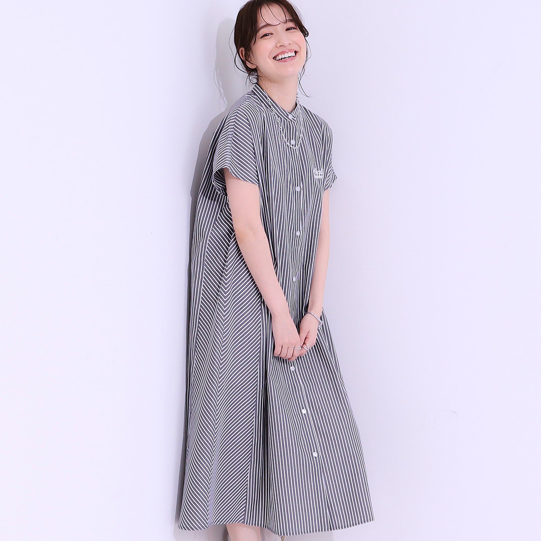 SHOO･LA･RUE「バックロゴが目を惹く ストライプシャツワンピース」|ワンピース|ブラック(319)