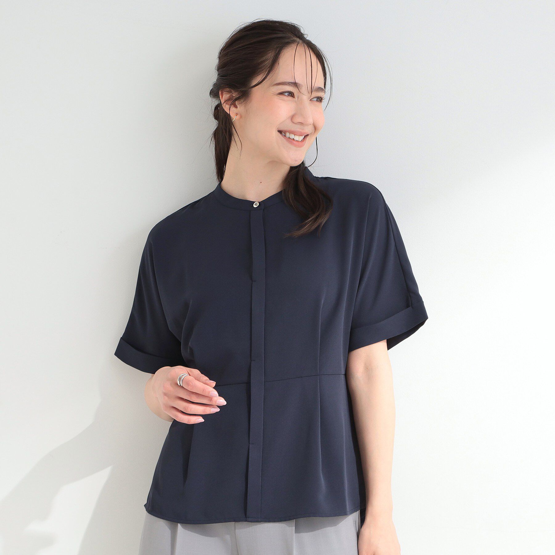 SHOO･LA･RUE「【ひんやり/UV/通勤】洗濯後しわになりにくい ウエストタック ペプラムブラウス」|シャツ・ブラウス|