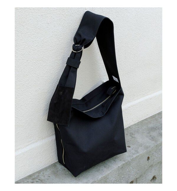 BEAMS「【別注】yorozu / TASUKI SHOULDER」|リュック|BLACK