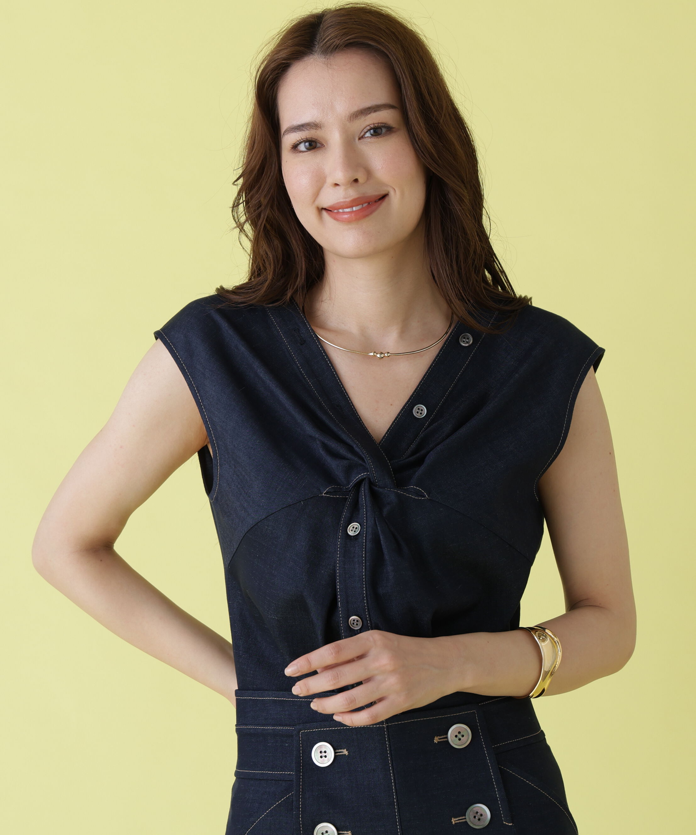  「［美香さん着用］デニム調フロントクロスブラウス」|シャツ・ブラウス|