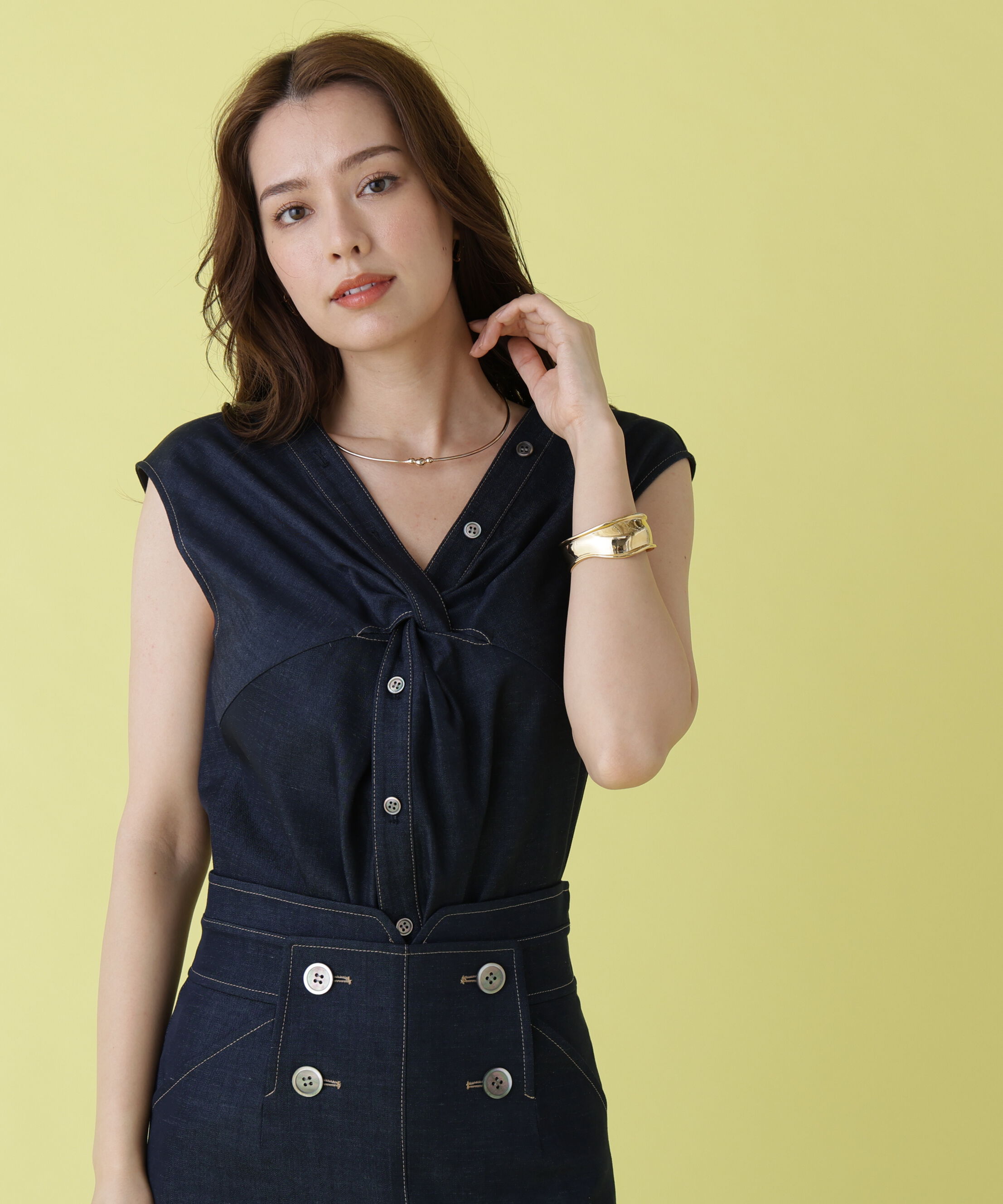  「［美香さん着用］デニム調フロントクロスブラウス」|シャツ・ブラウス|