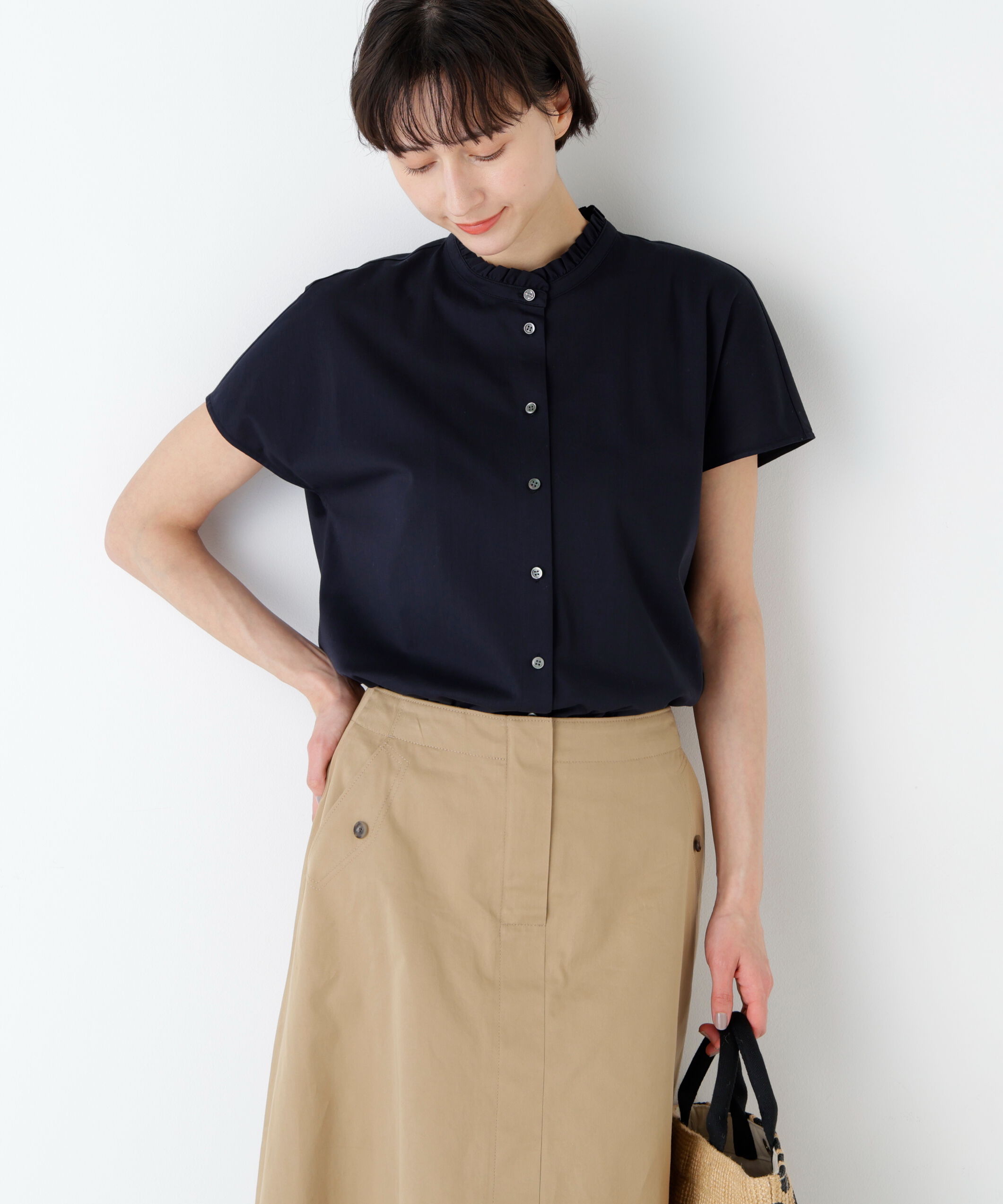  「《洗える》ライトカットソースタンドフリルブラウス」|Tシャツ・カットソー|ネイビー
