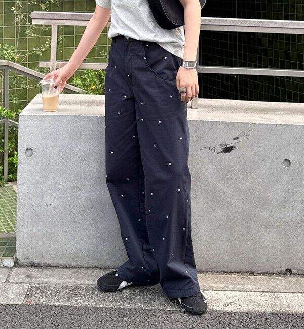fredy emue「刺しゅう入りコットンツイルルーズパンツ」|チノ|ネイビー