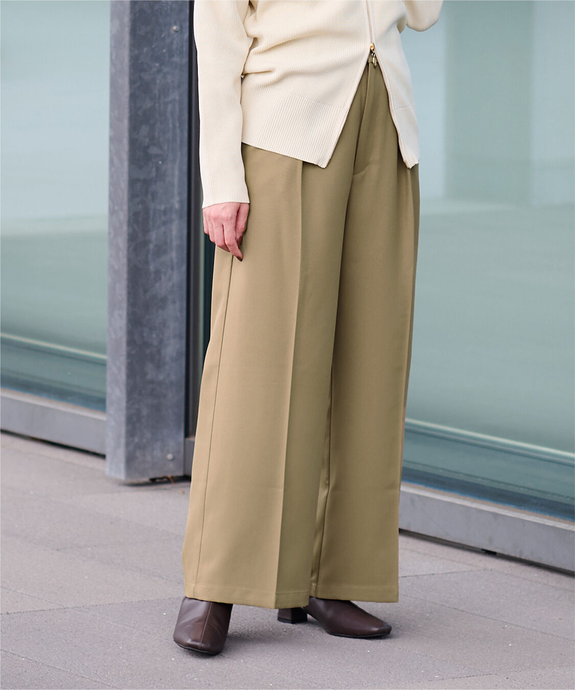 ur's「センタープレスタックワイドパンツ」|スラックス|