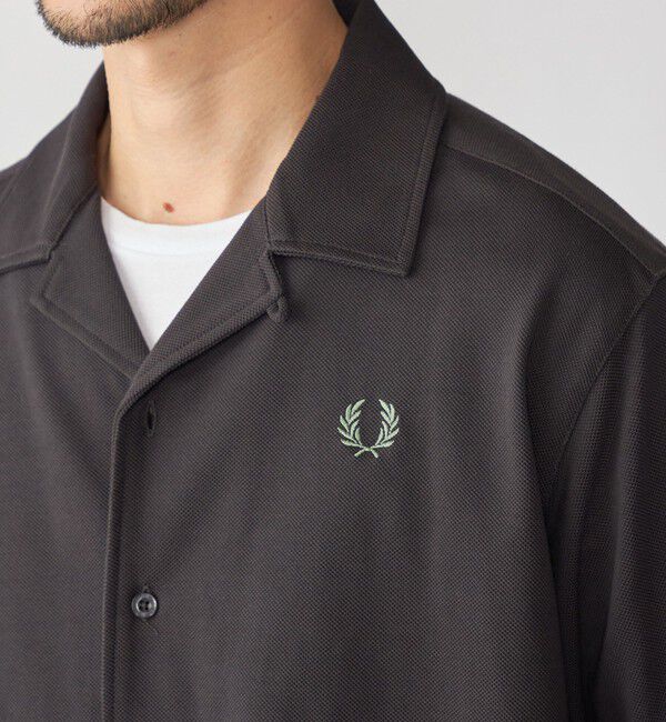 SHIPS「〈追加予約受付中〉【SHIPS別注】FRED PERRY: ワンポイント ロゴ ピケ オープンカラーシャツ」|シャツ・ブラウス|