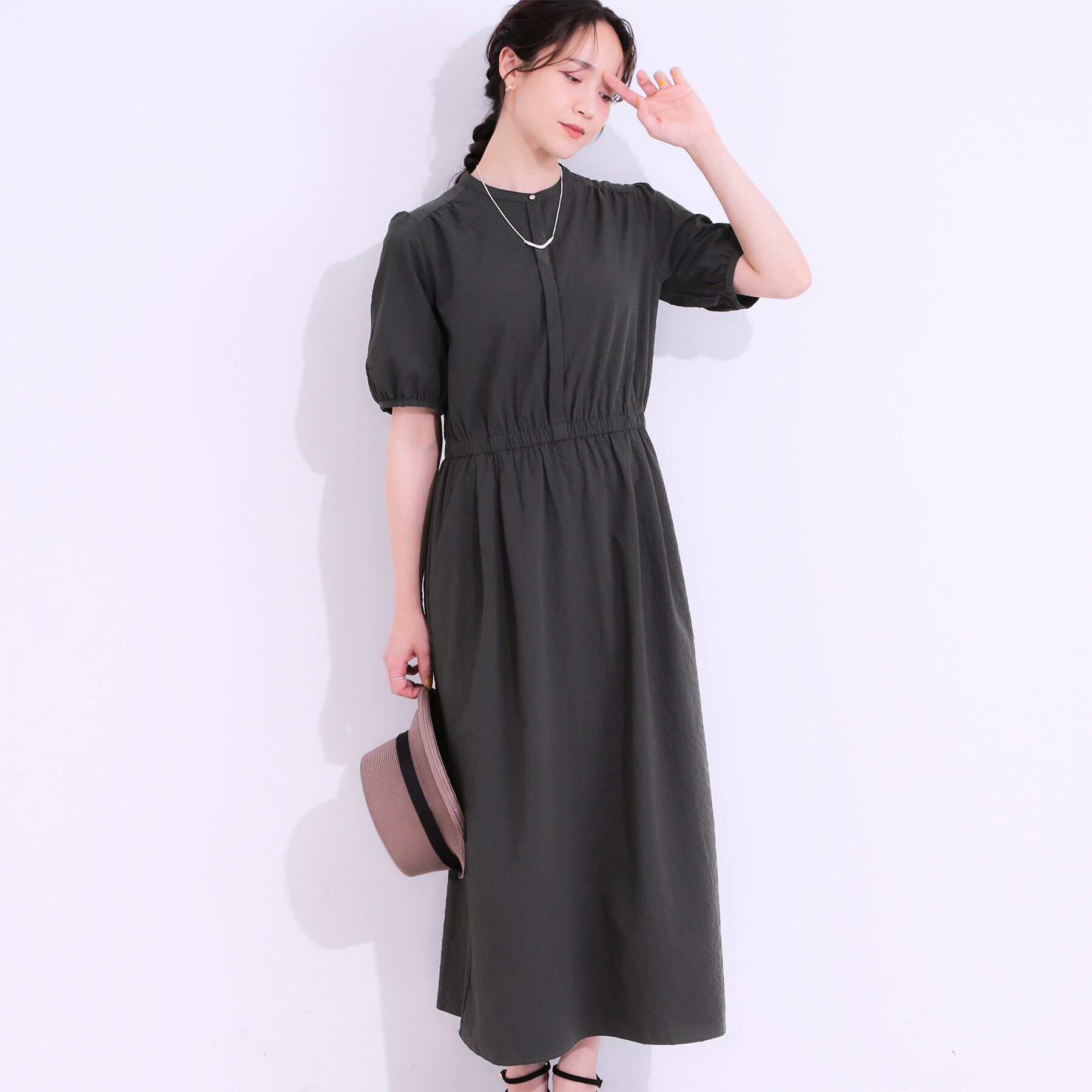 SHOO･LA･RUE「【洗える/S-LL/ひんやり/UV】女性らしさ漂う サッカーワンピース」|ワンピース|チャコールグレー(0