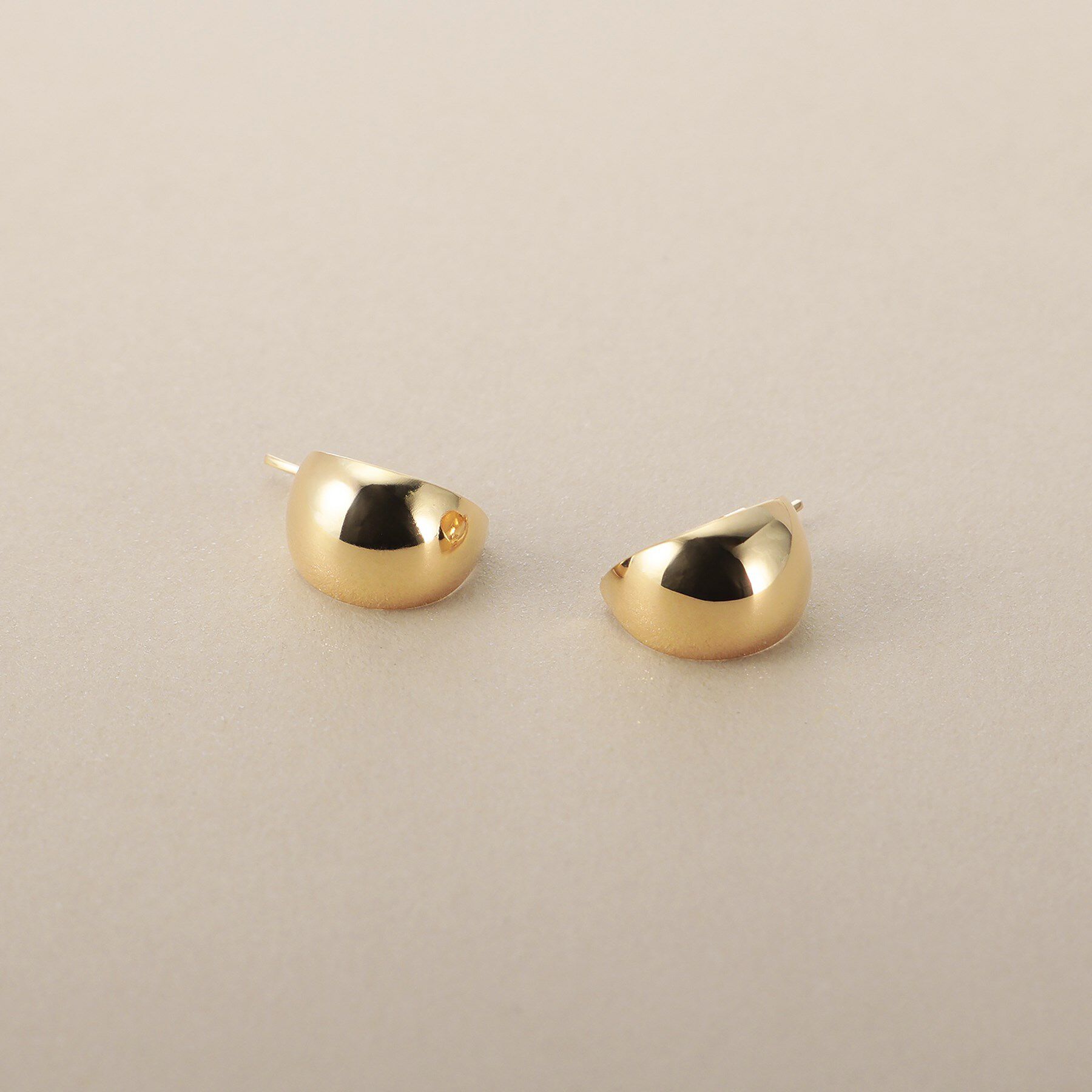 COCOSHNIK「K10月甲 フープピアス 小」|ピアス|