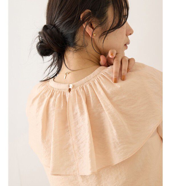 ROPE「【WEB限定カラー】Vネックフリルブラウス(無地・ピンストライプ)/イージーケア」|シャツ・ブラウス|