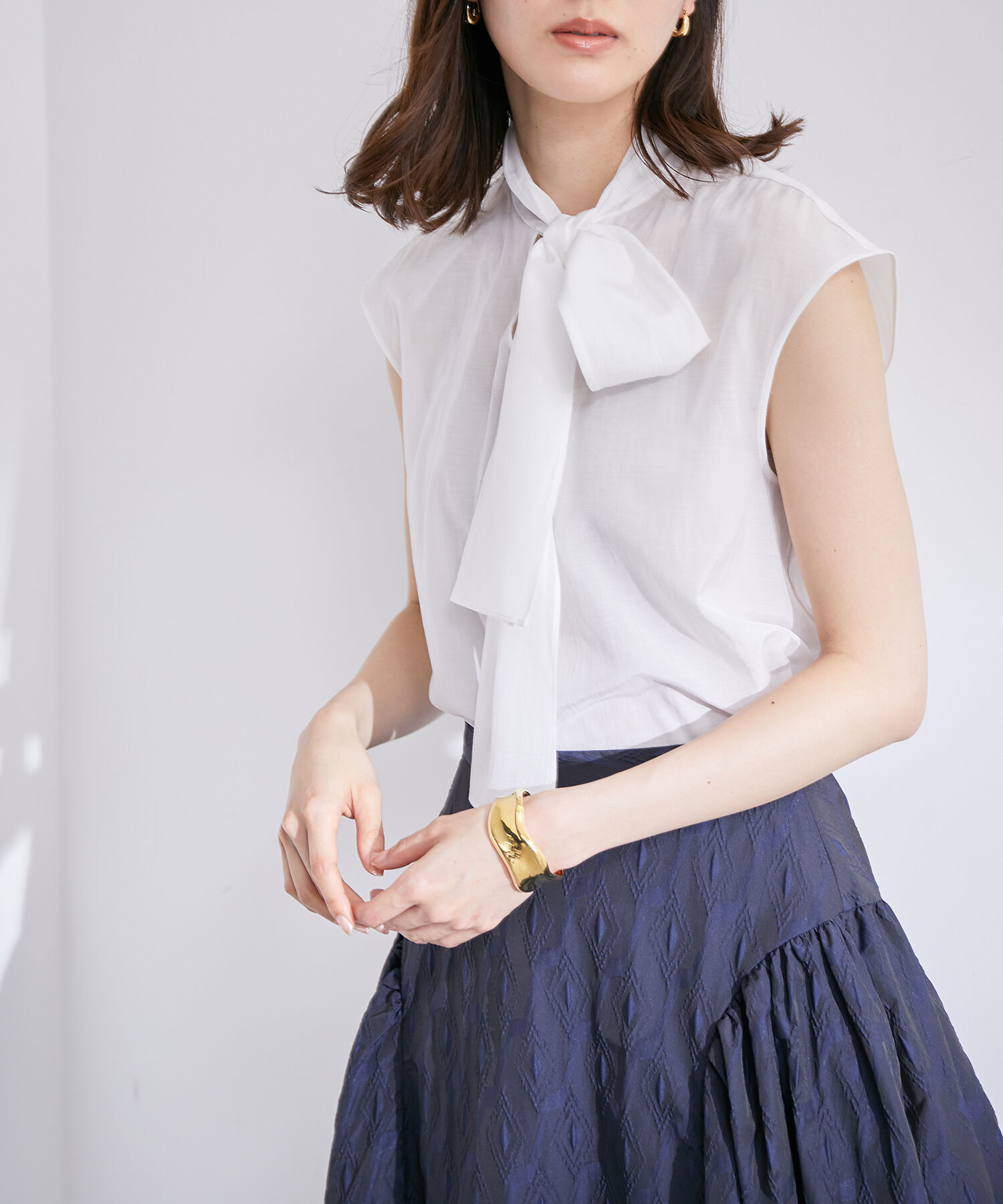 ROPE「【雑誌掲載】【洗える】前後2WAYフレンチスリーブボウタイブラウス/セットアップ対応」|シャツ・ブラウス|オフホワイト(15)
