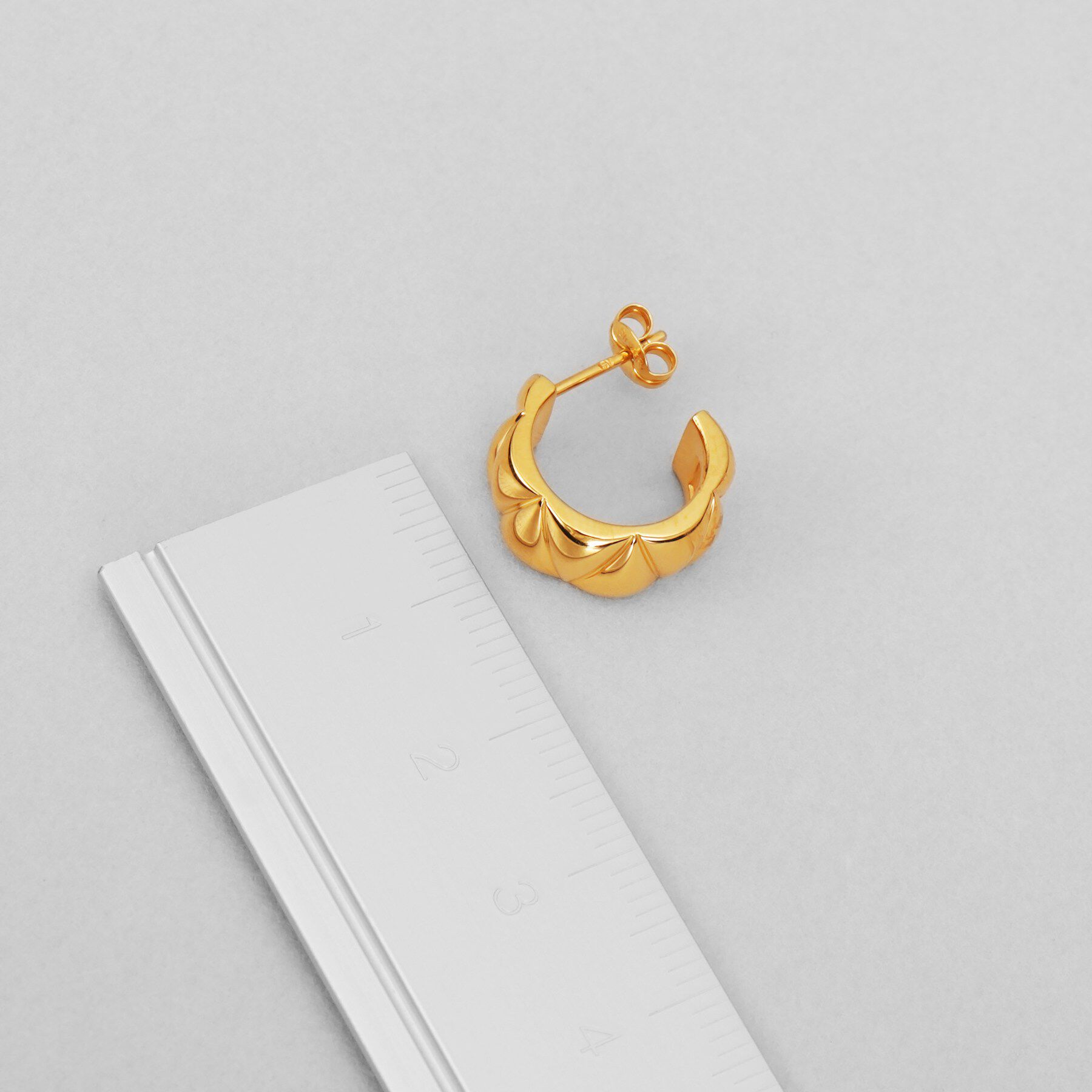 COCOSHNIK ONKITSCH「シルバー キルトフープピアス GP」|ピアス|