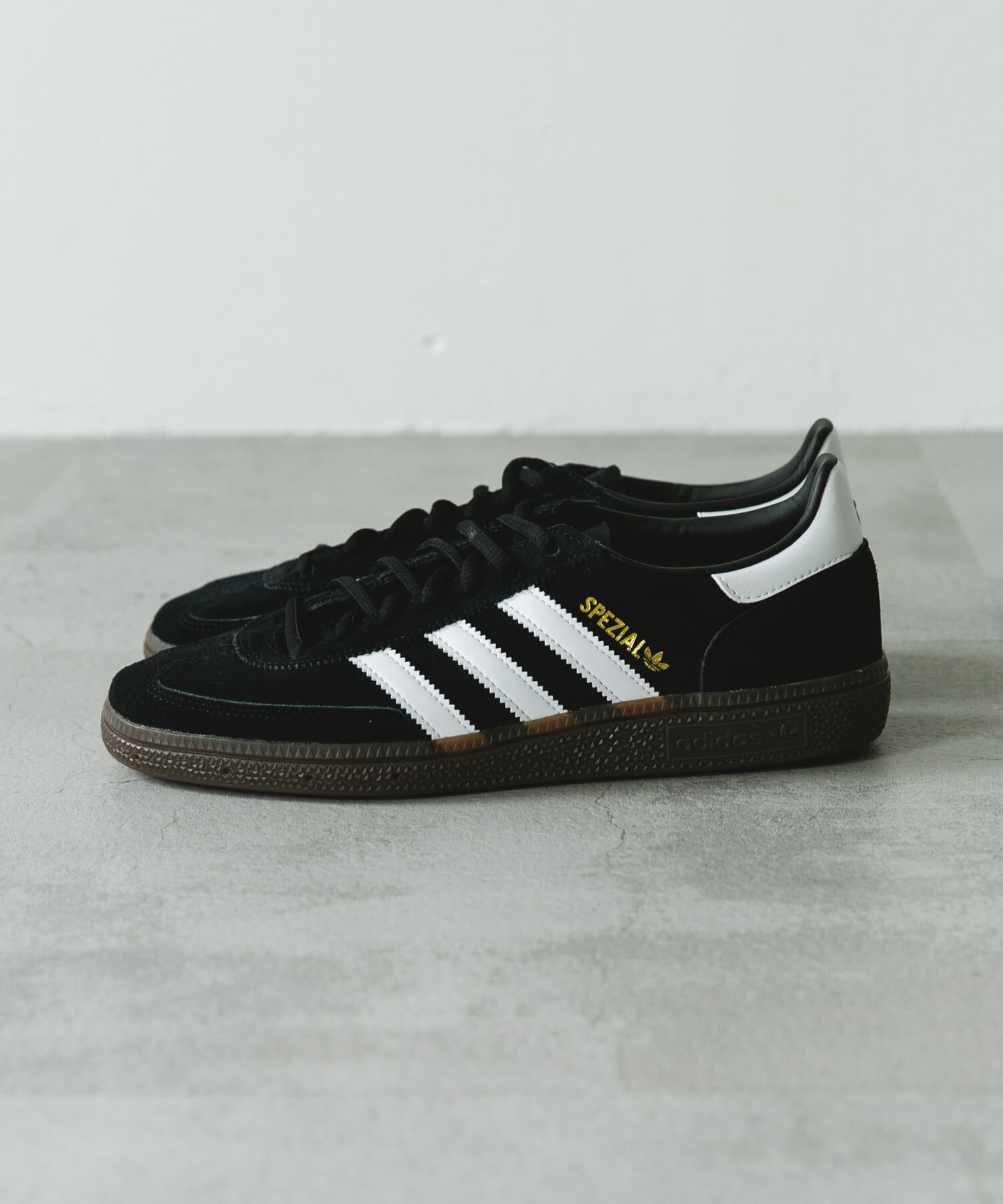 URBAN RESEARCH DOORS「adidas　HANDBALL SPEZIAL」|スニーカー|ブラック系その他