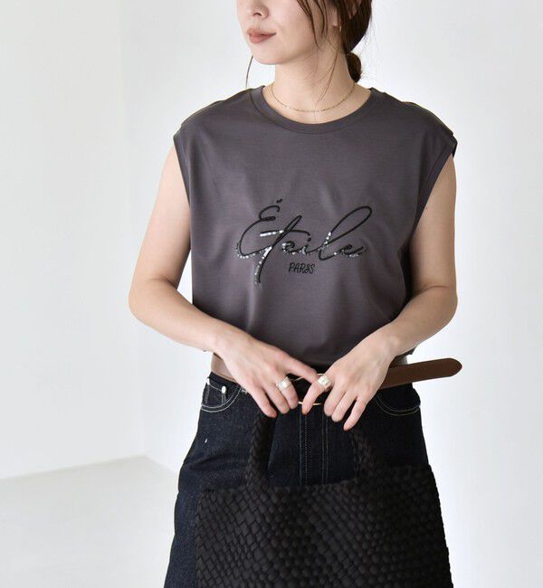 quaranciel「《予約》quaranciel:〈洗濯機可能〉スパンコール ロゴ 刺繍 フレンチスリーブ TEE」|Tシャツ・カットソー|