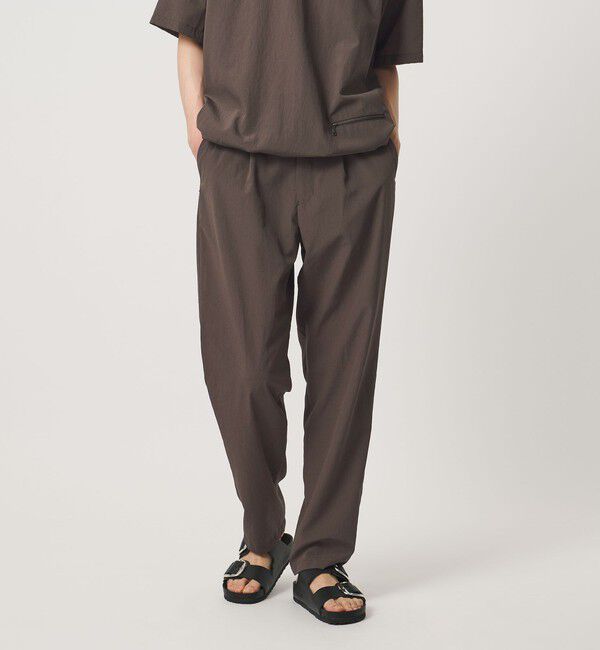 UNITED ARROWS「DotAir ドットエア １プリーツ テーパード パンツ 吸水速乾 タテストレッチ」|スラックス|DK.BROWN