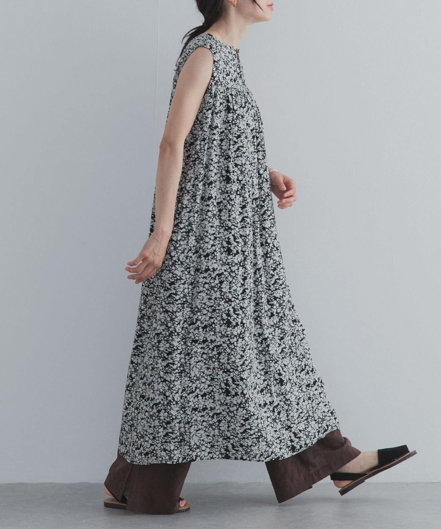 URBAN RESEARCH DOORS「フラワープリントノースリーブワンピース」|ワンピース|